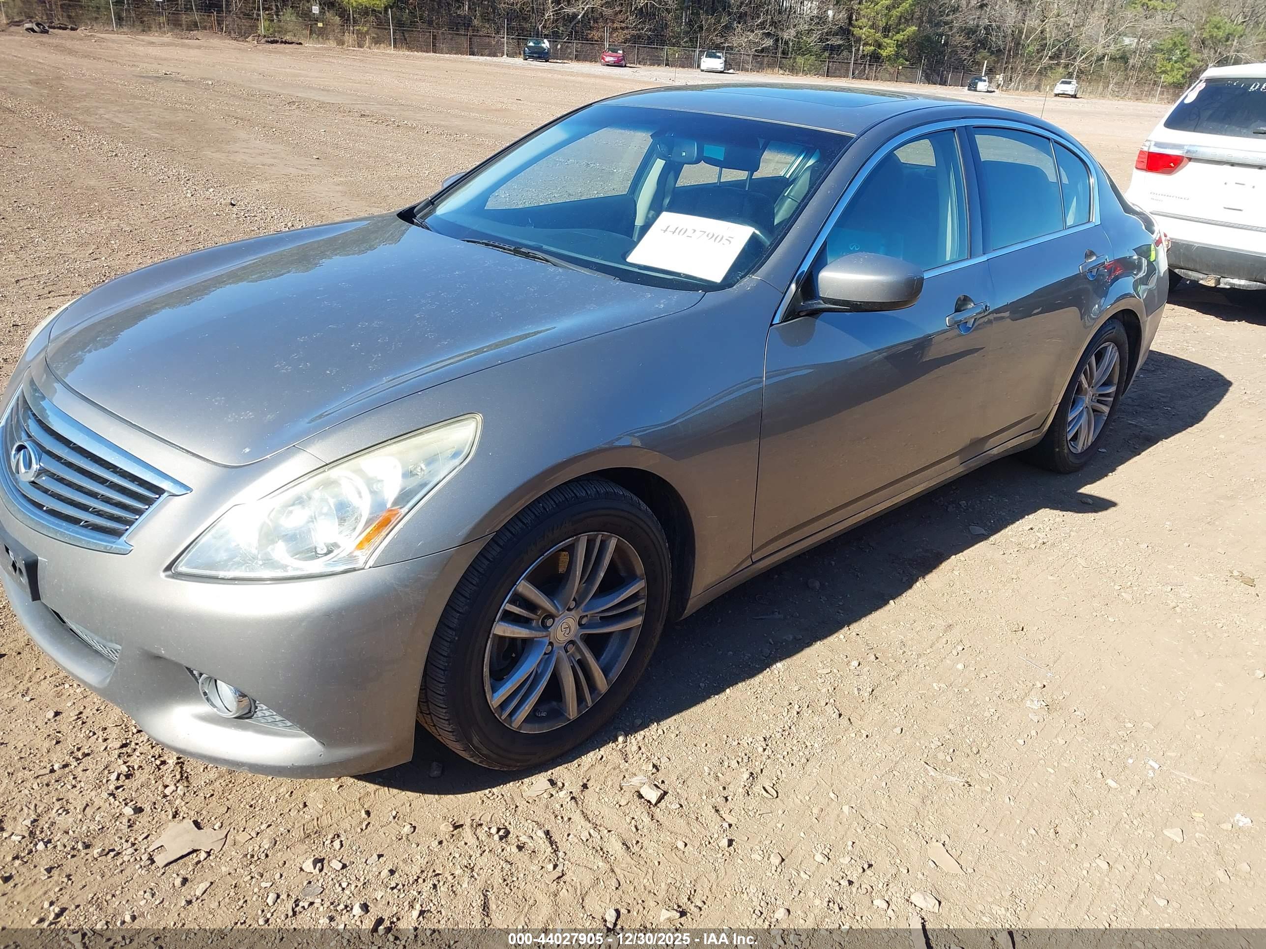 INFINITI G37 image 2