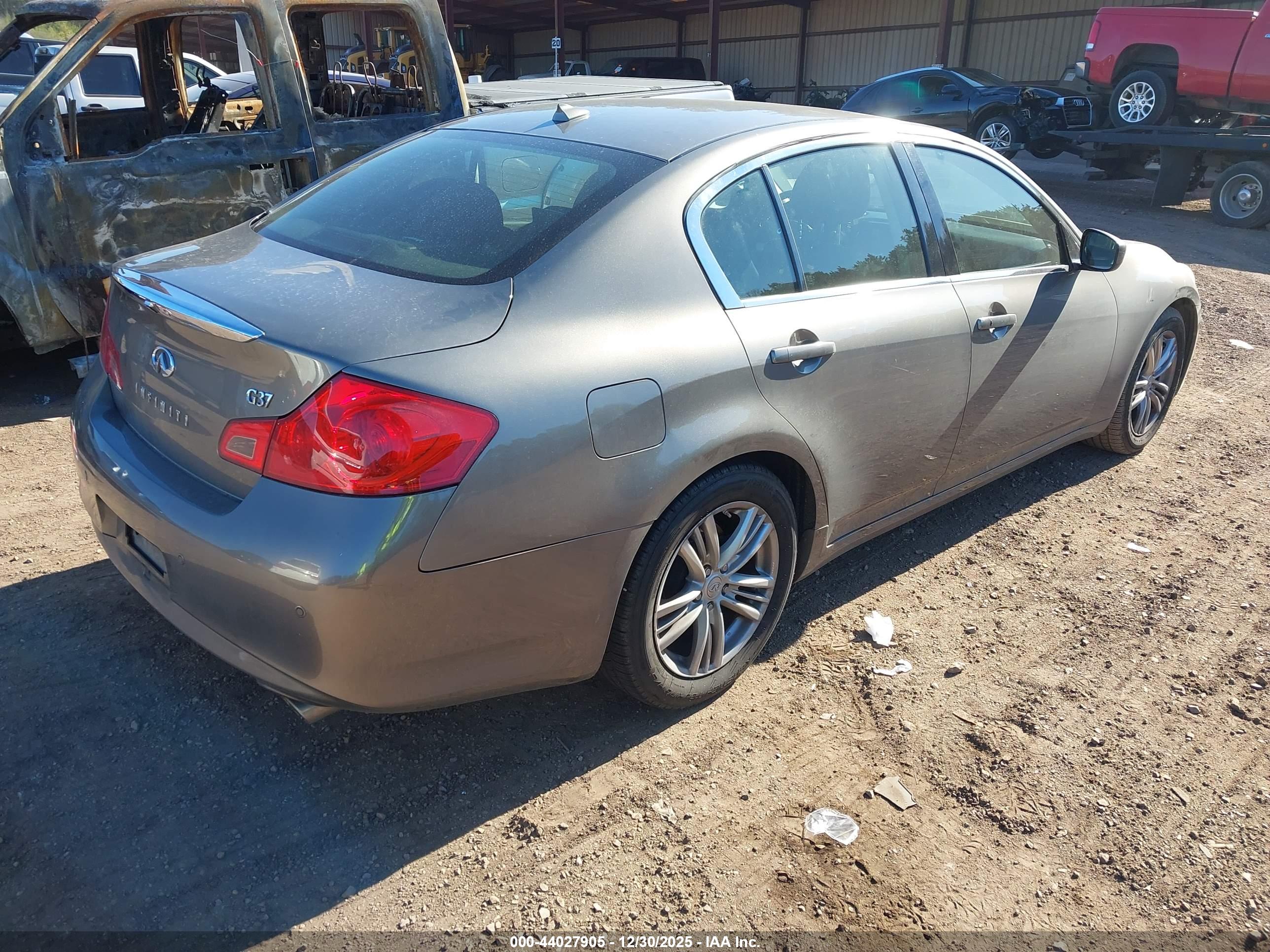 INFINITI G37 image 4