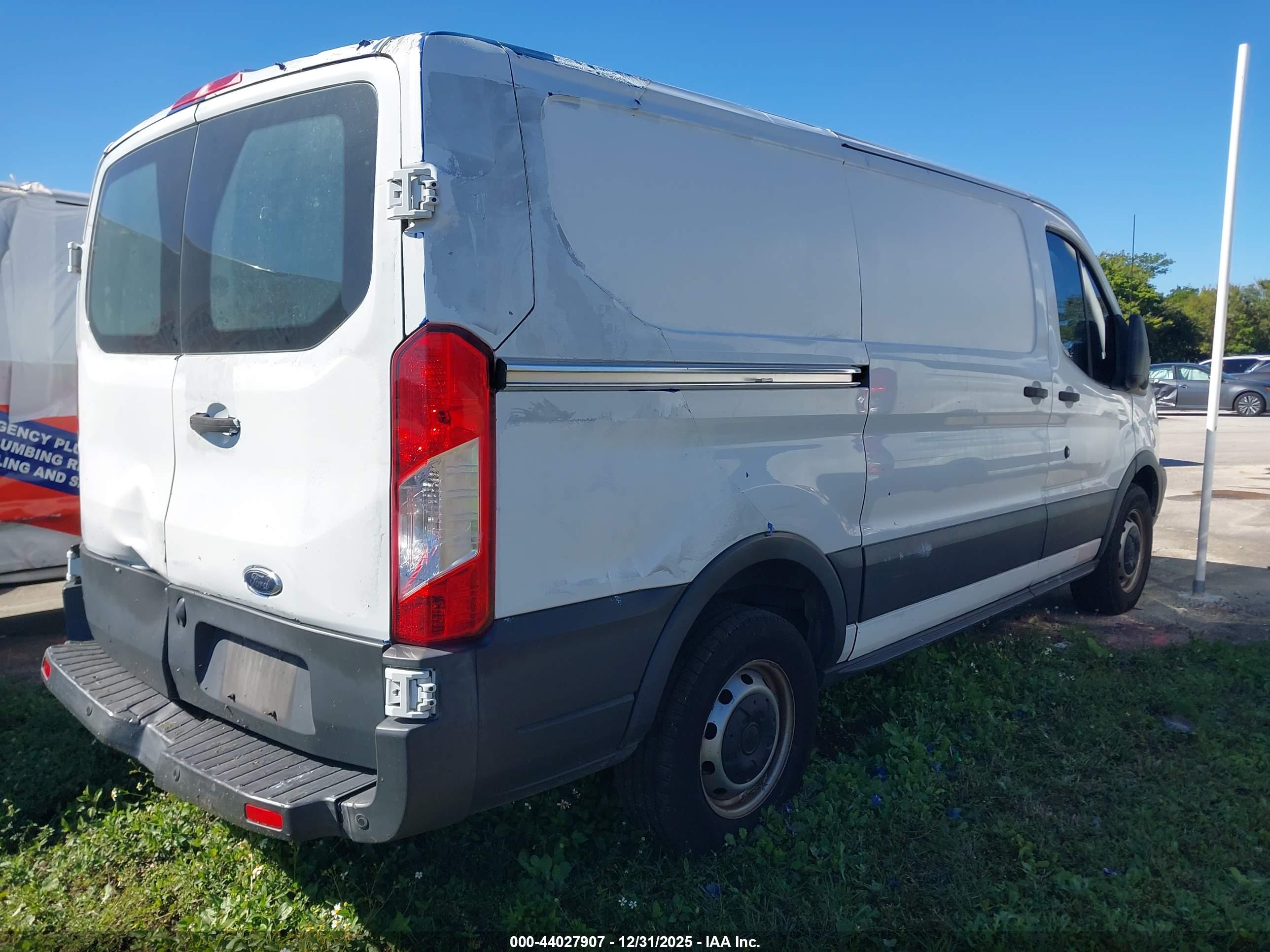 FORD TRANSIT-150 image 4