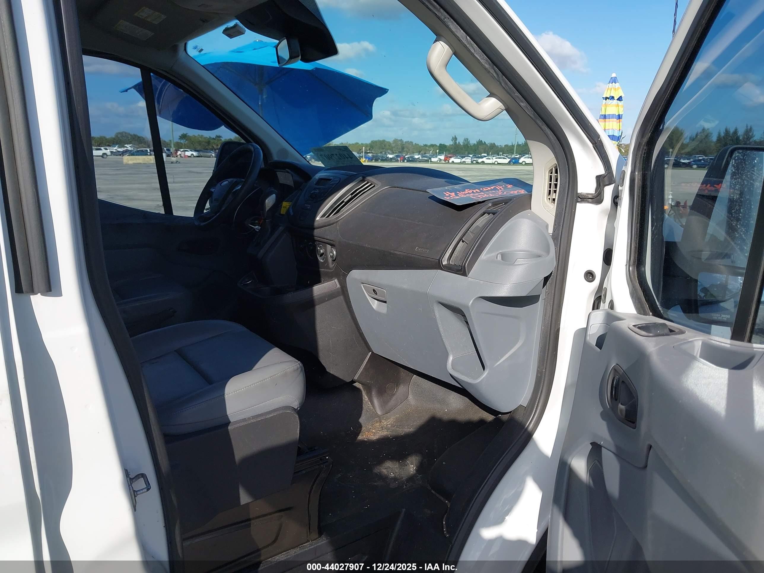 FORD TRANSIT-150 image 5