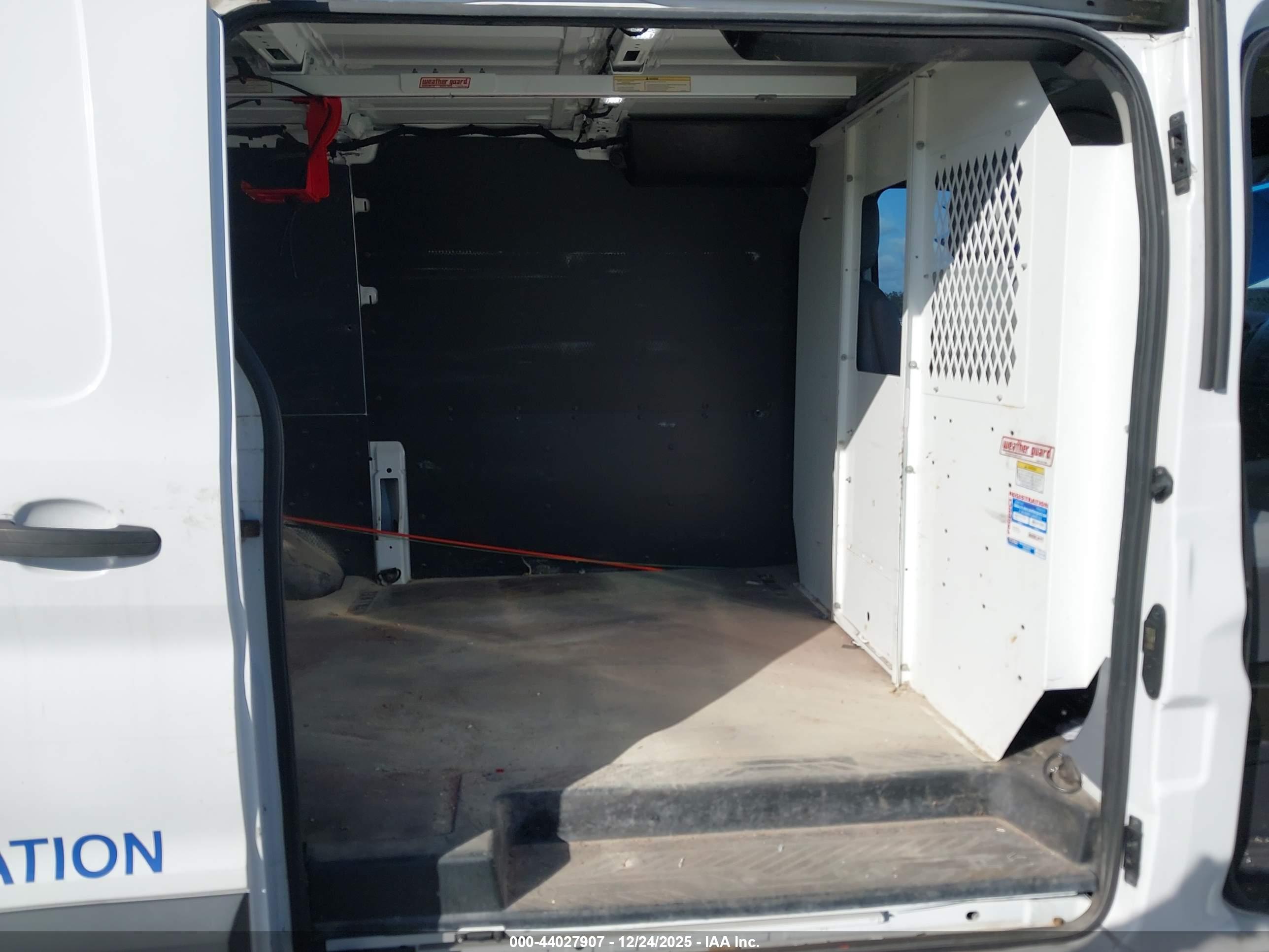 FORD TRANSIT-150 image 8