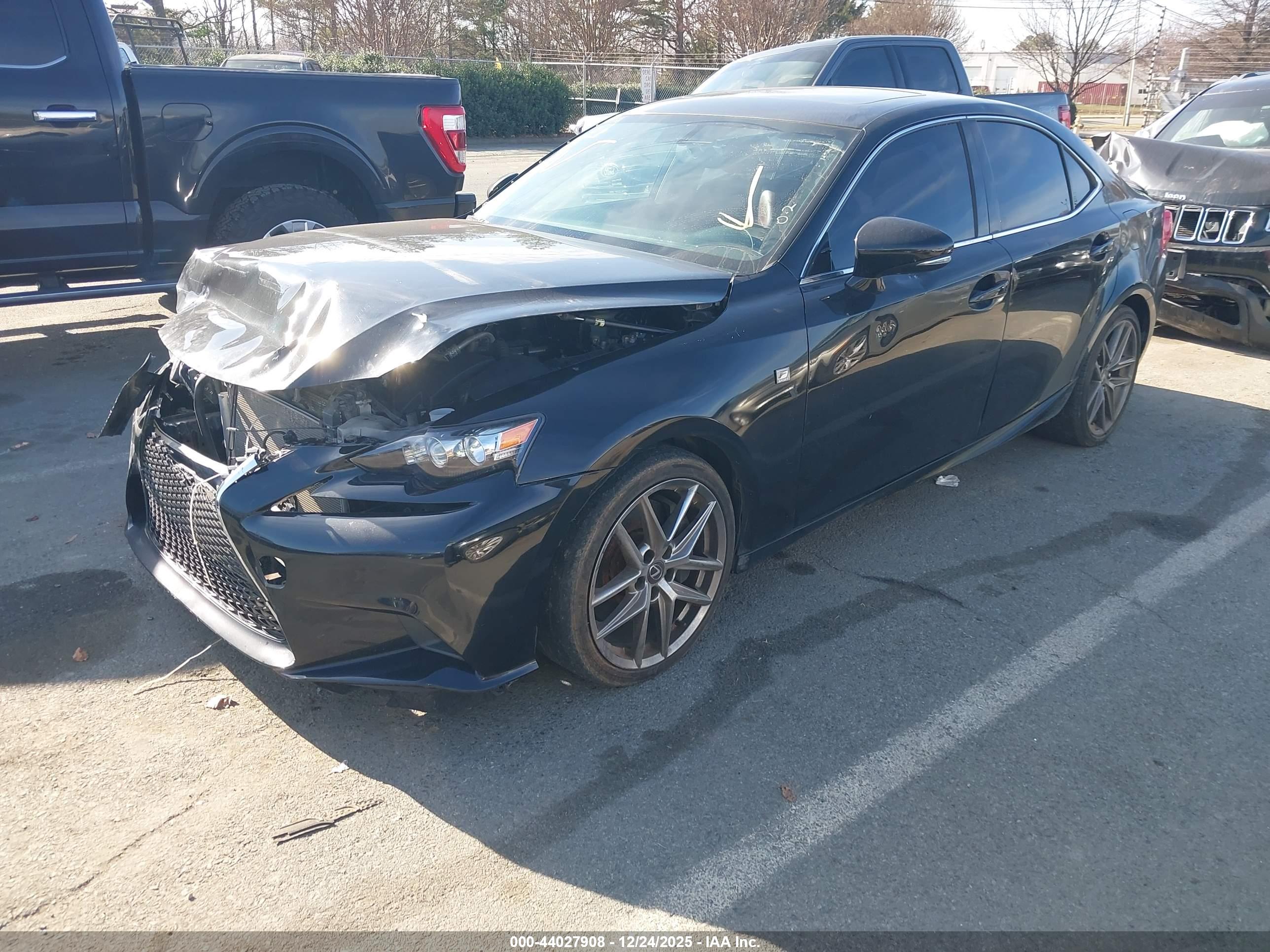 LEXUS IS image 2