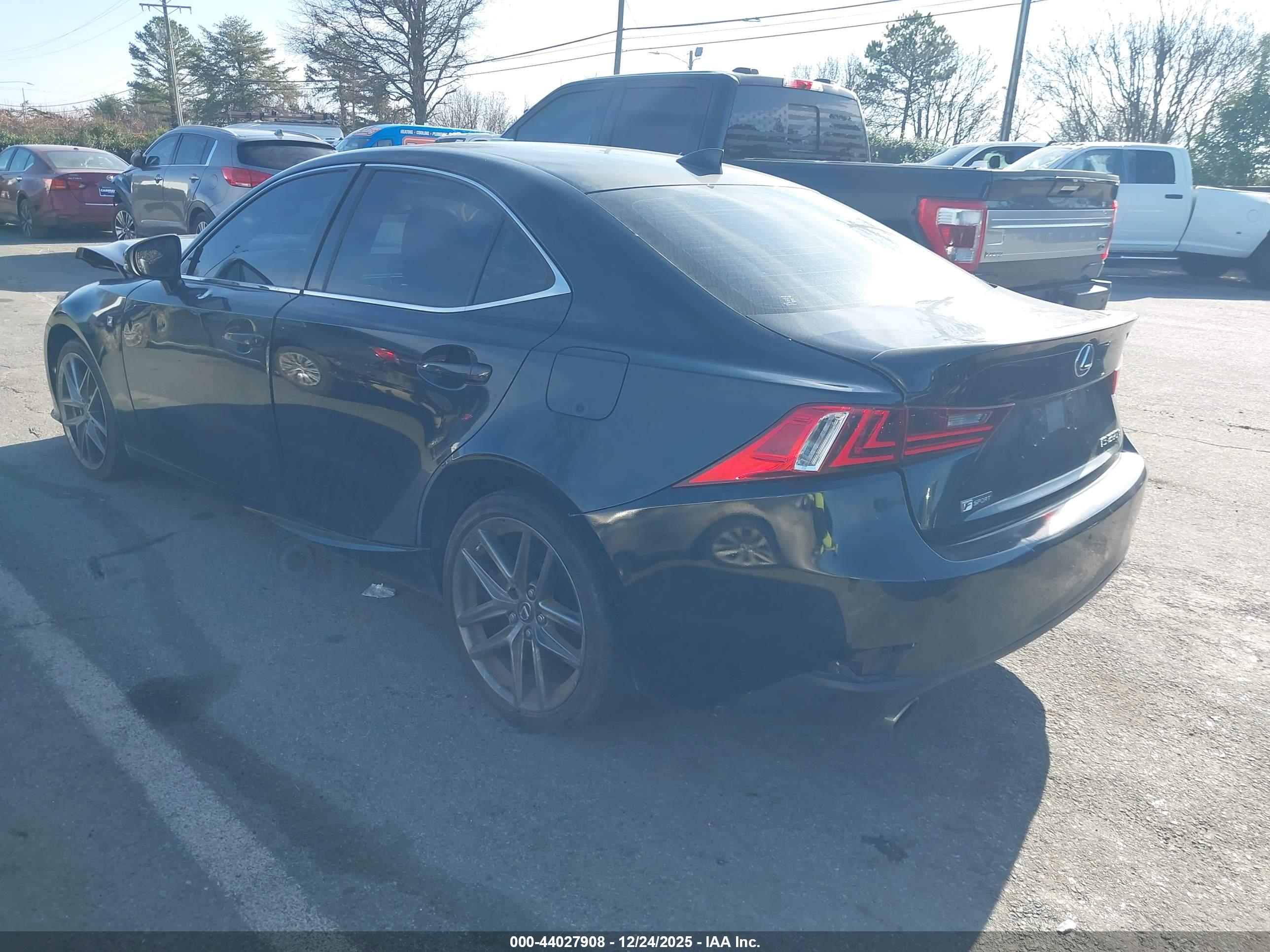 LEXUS IS image 3