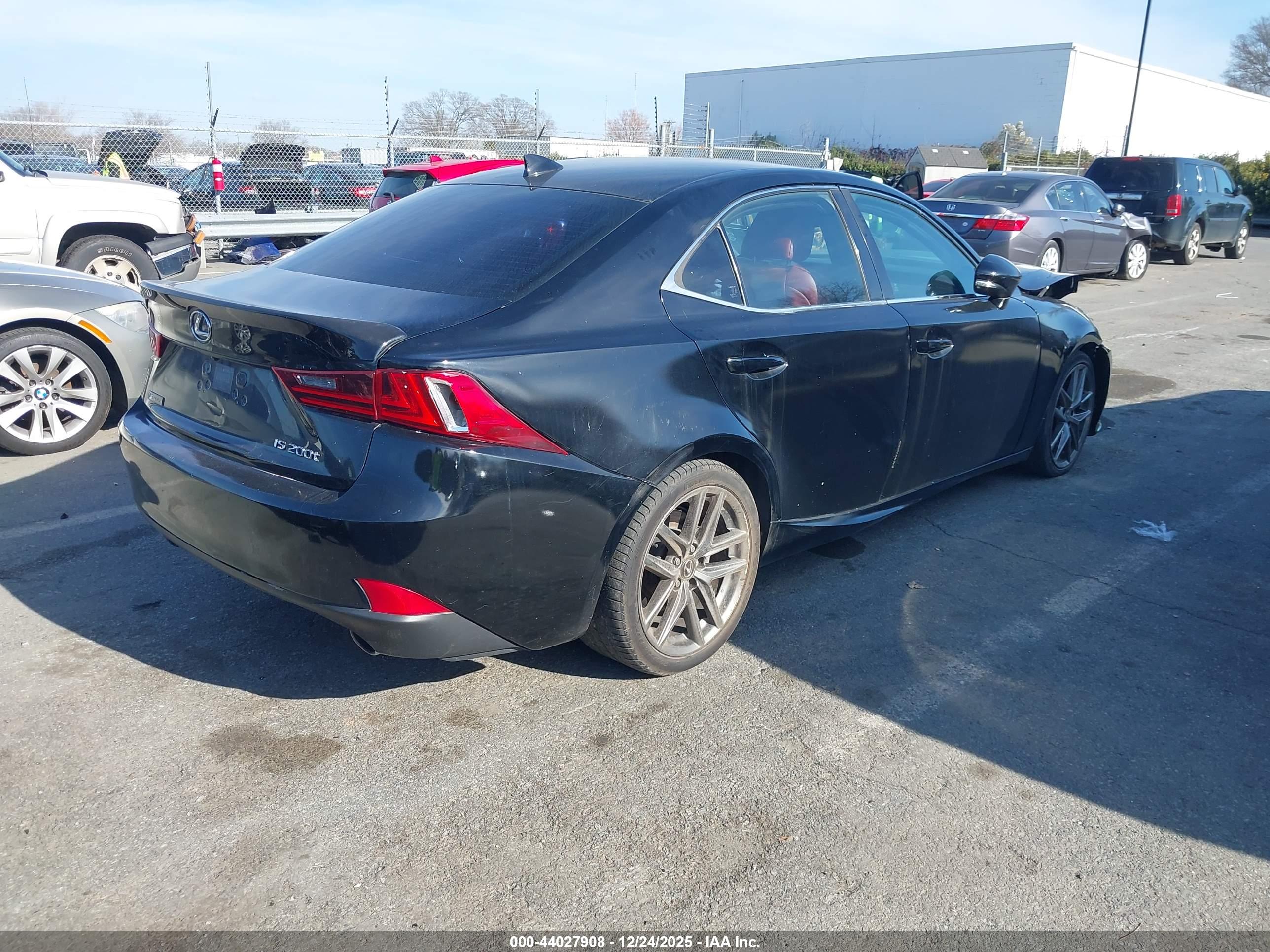LEXUS IS image 4