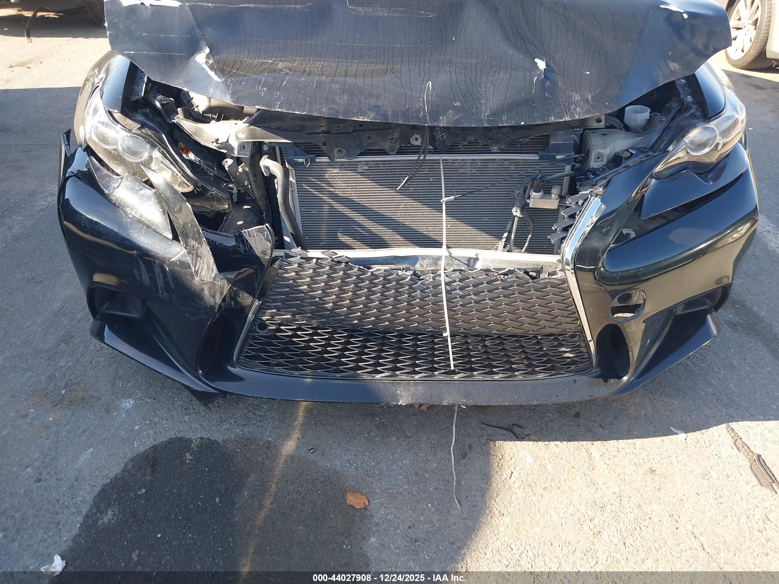 LEXUS IS image 6