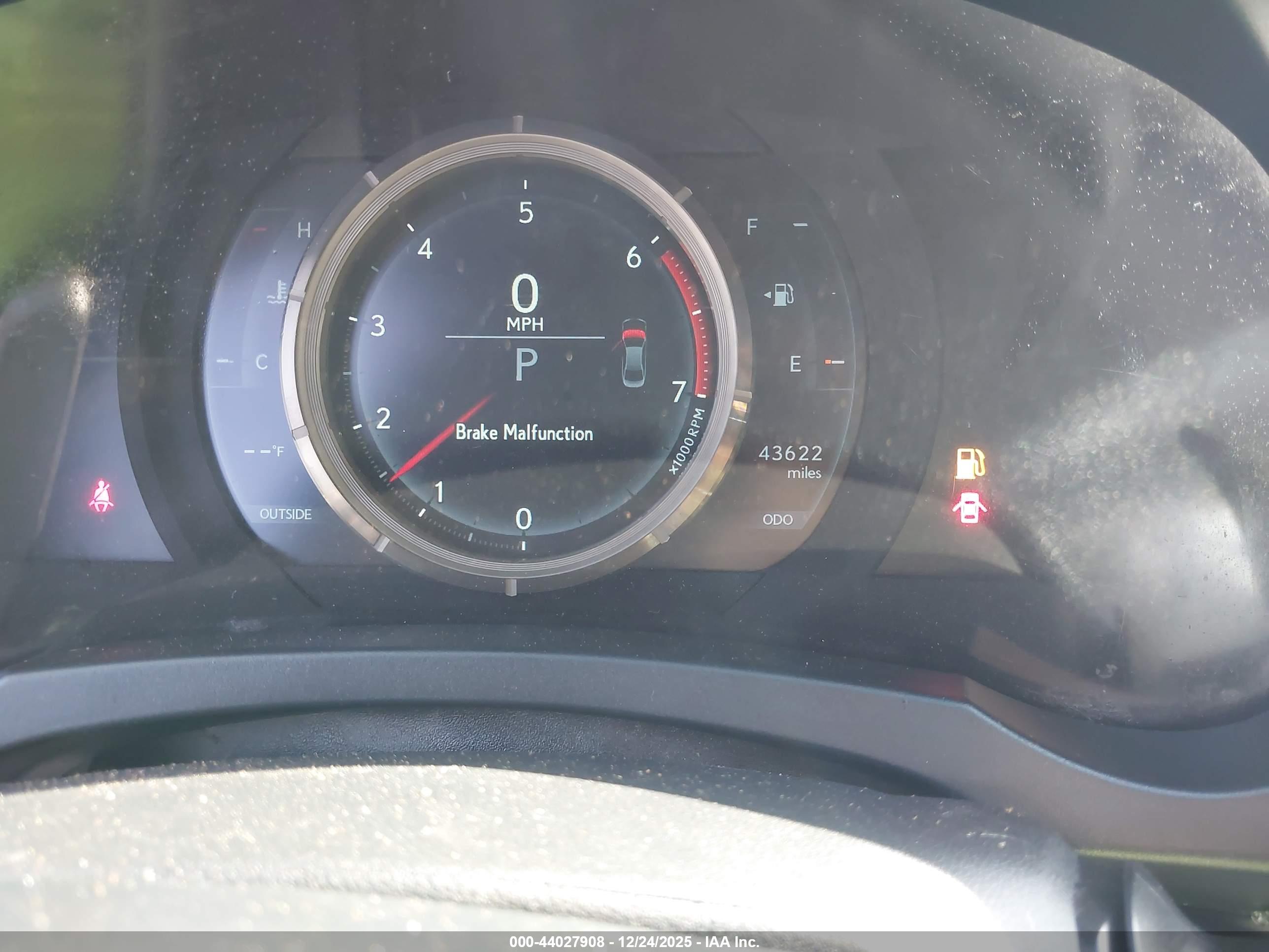 LEXUS IS image 7