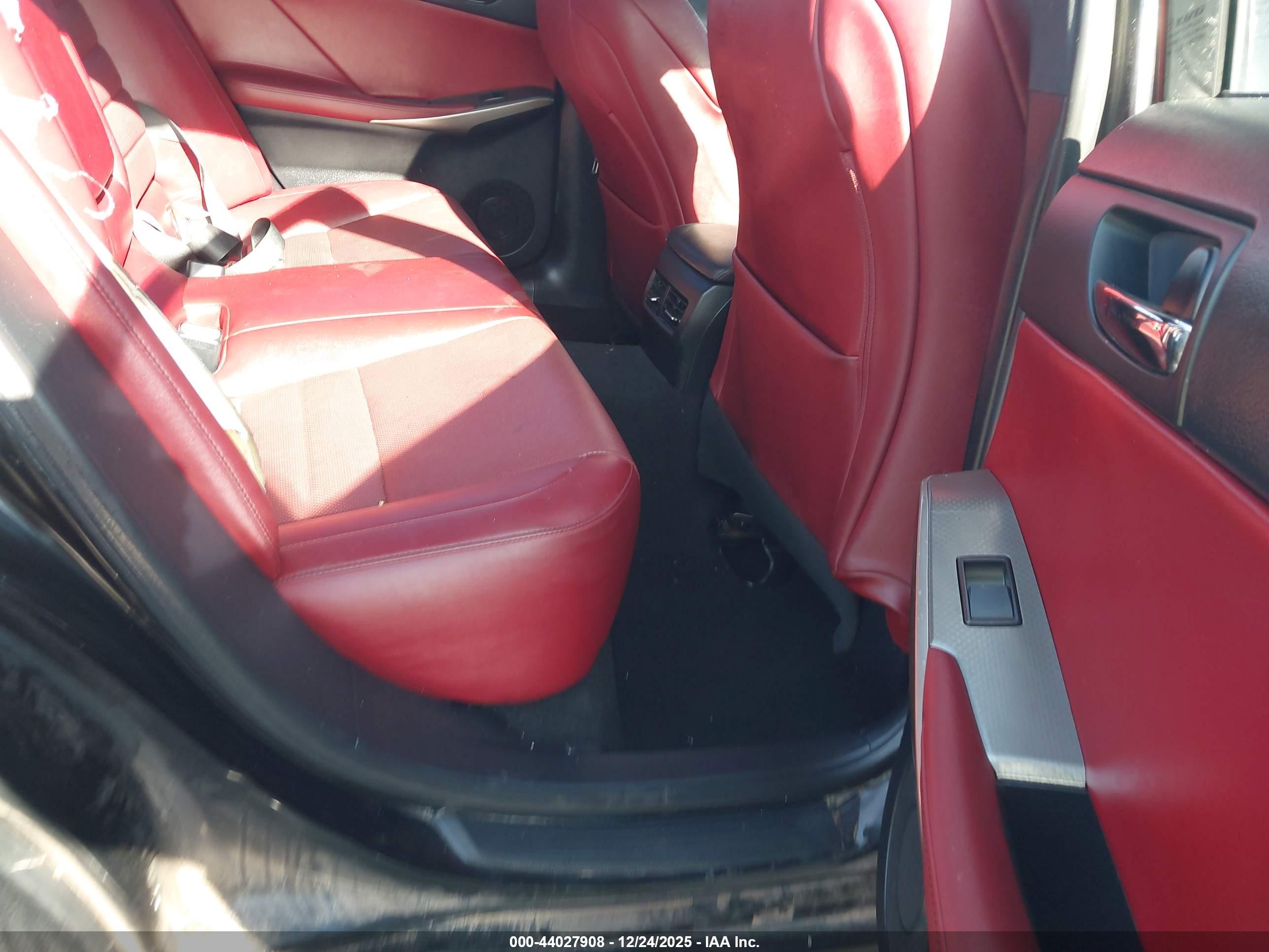 LEXUS IS image 8