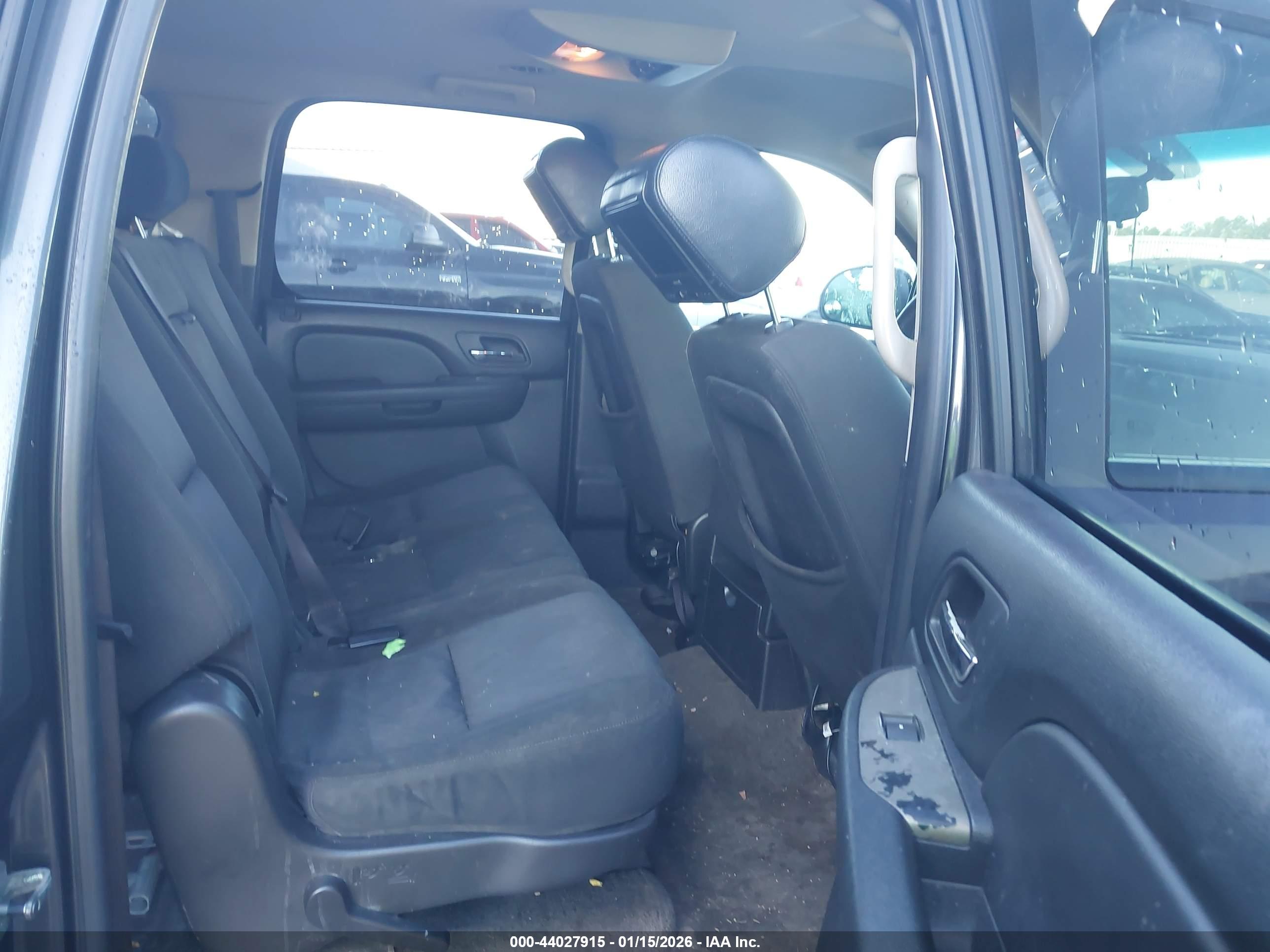 CHEVROLET SUBURBAN image 8