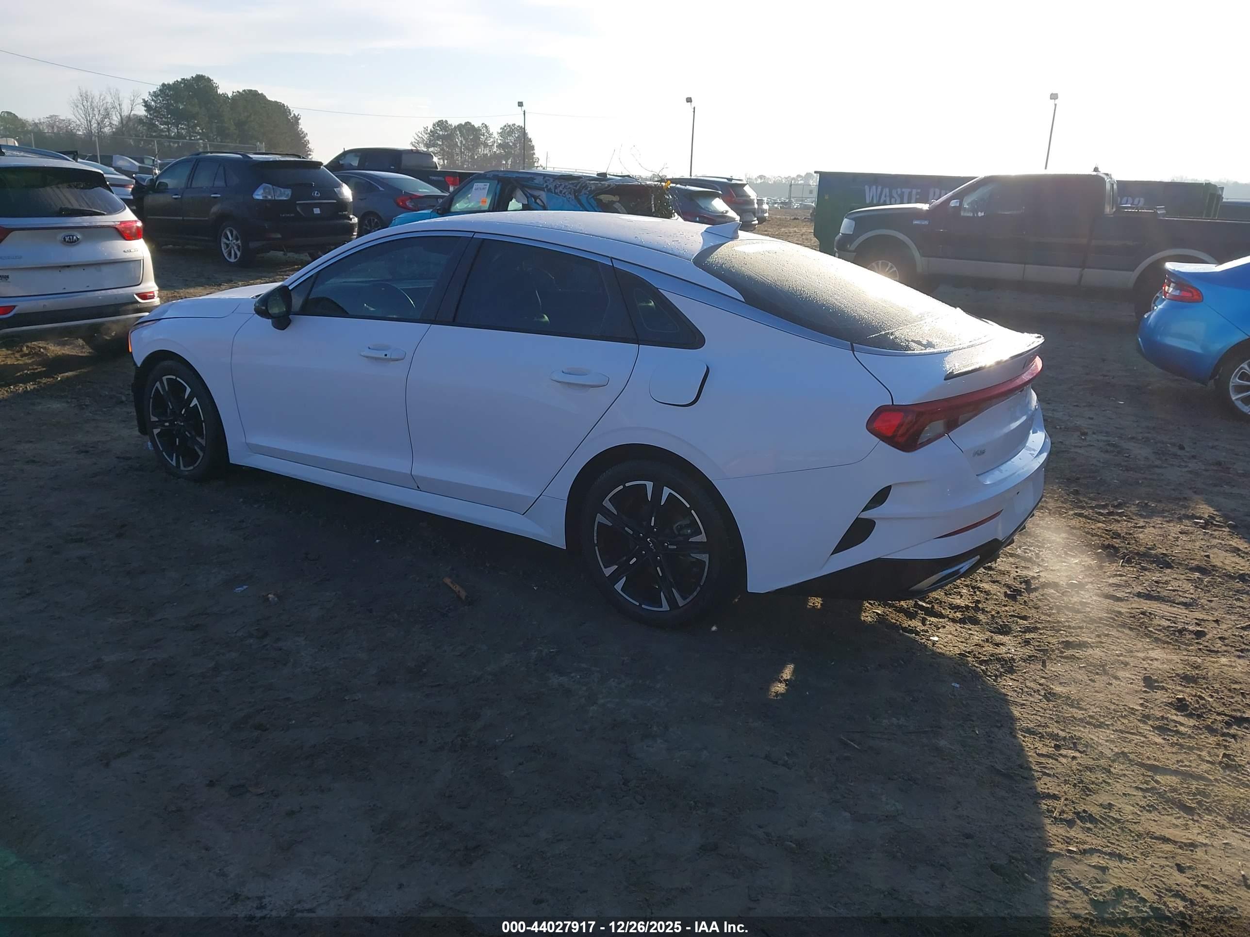 KIA K5 image 3