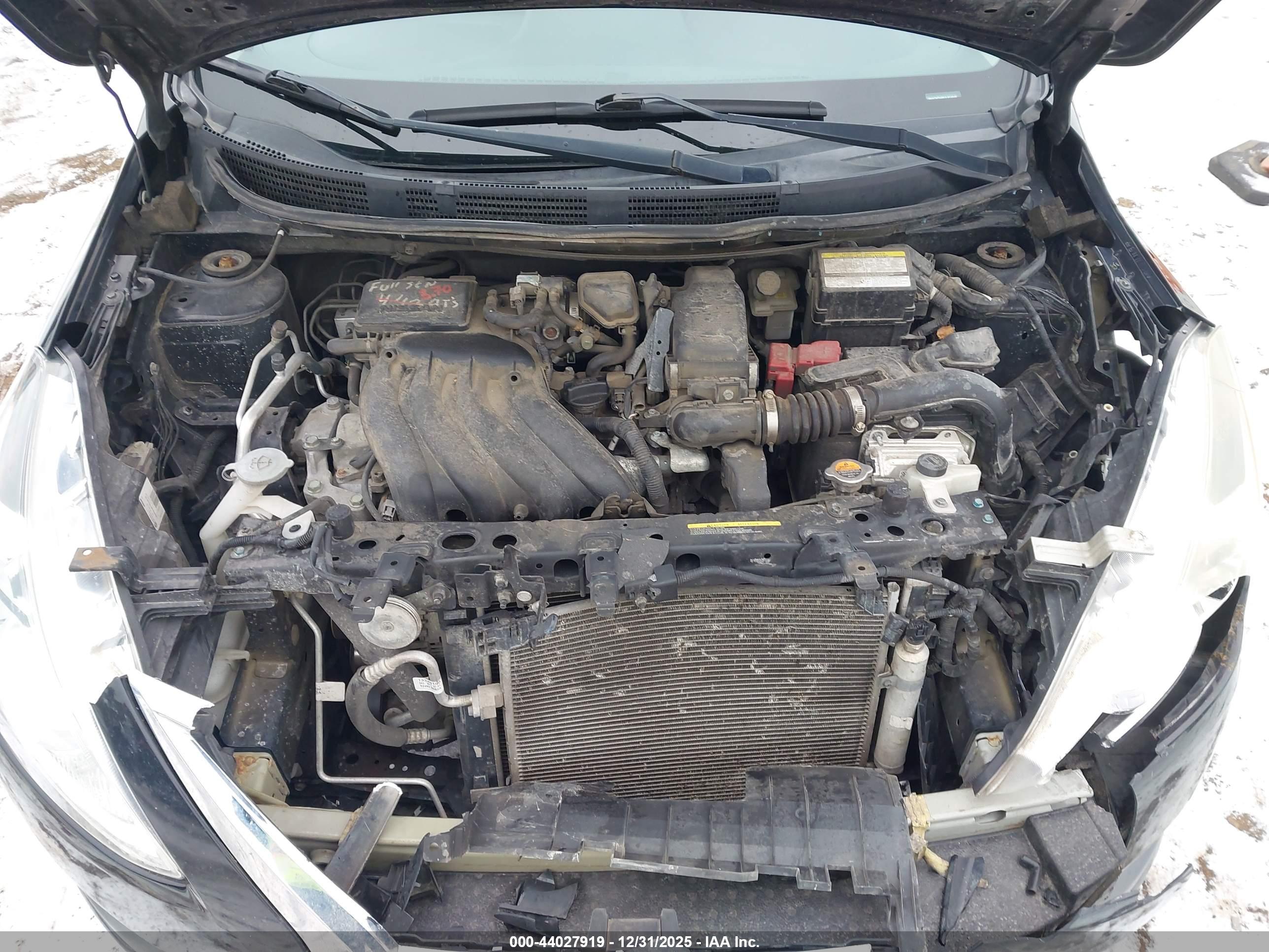 NISSAN VERSA image 10