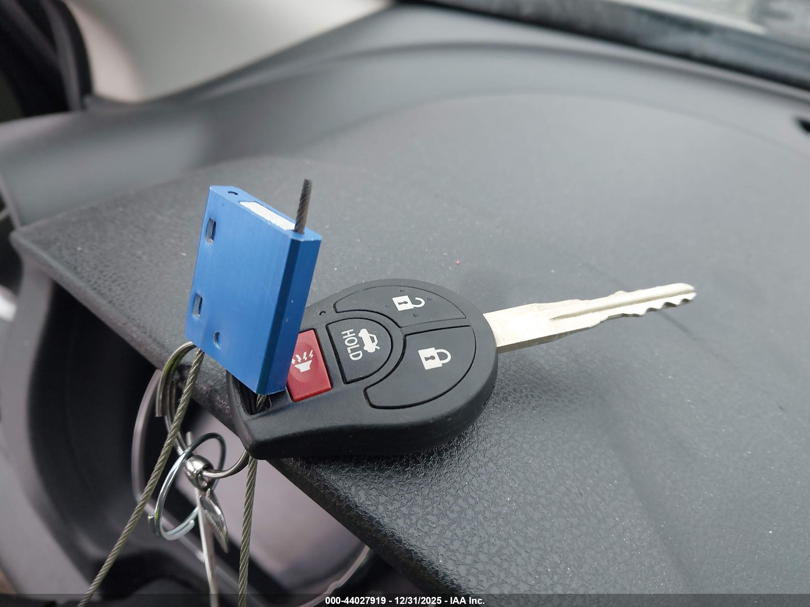 NISSAN VERSA image 11