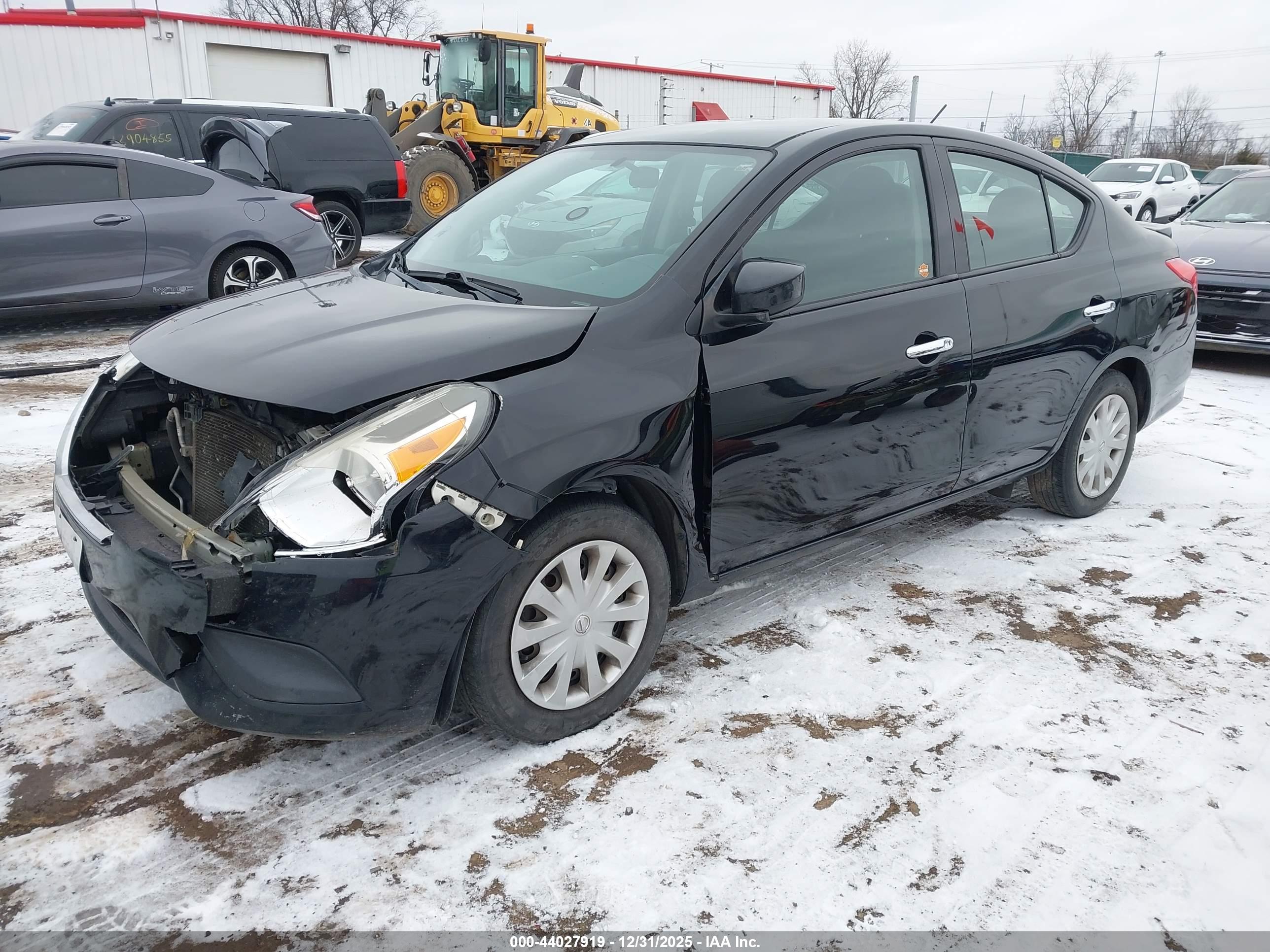 NISSAN VERSA image 2