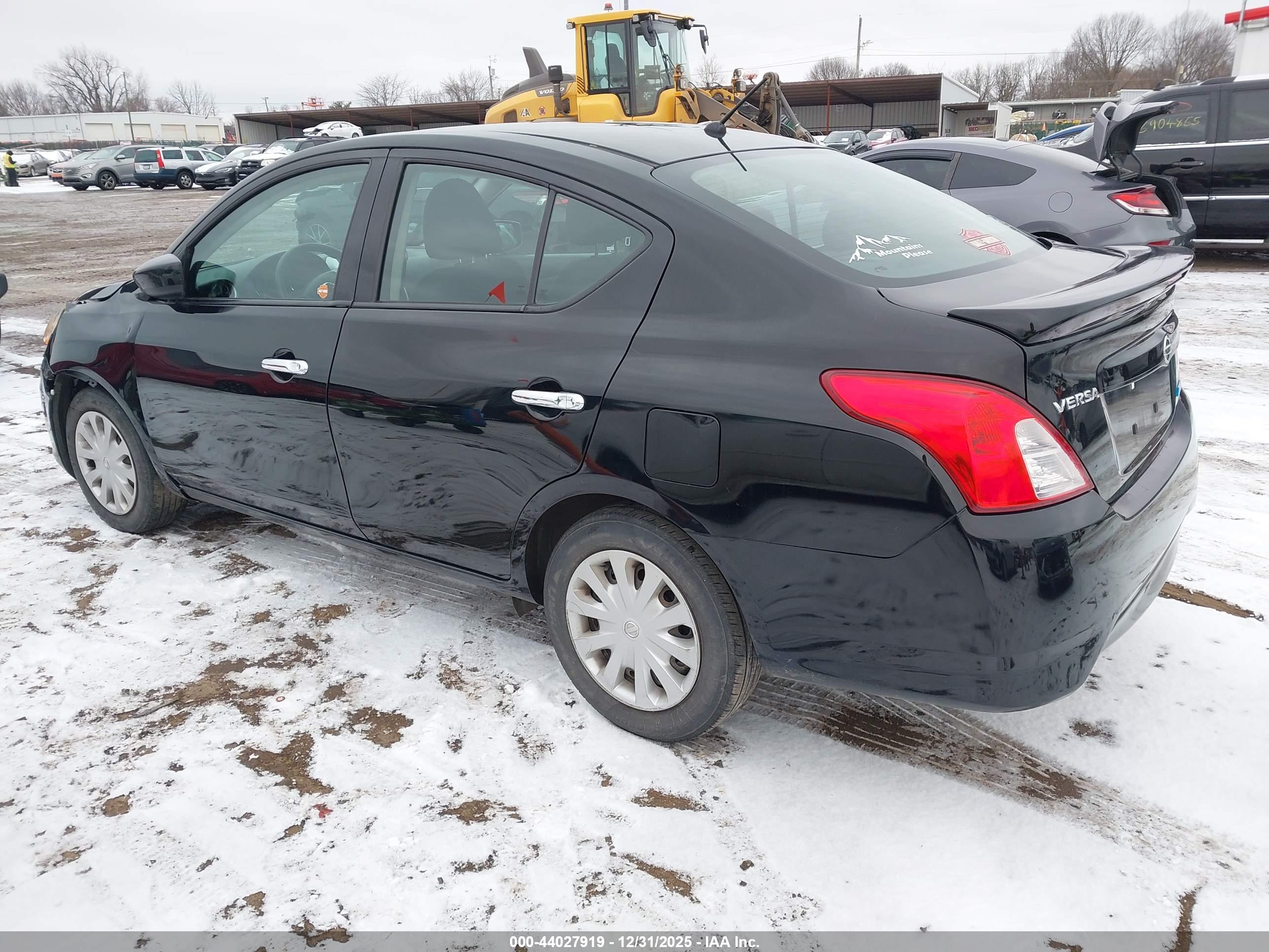NISSAN VERSA image 3