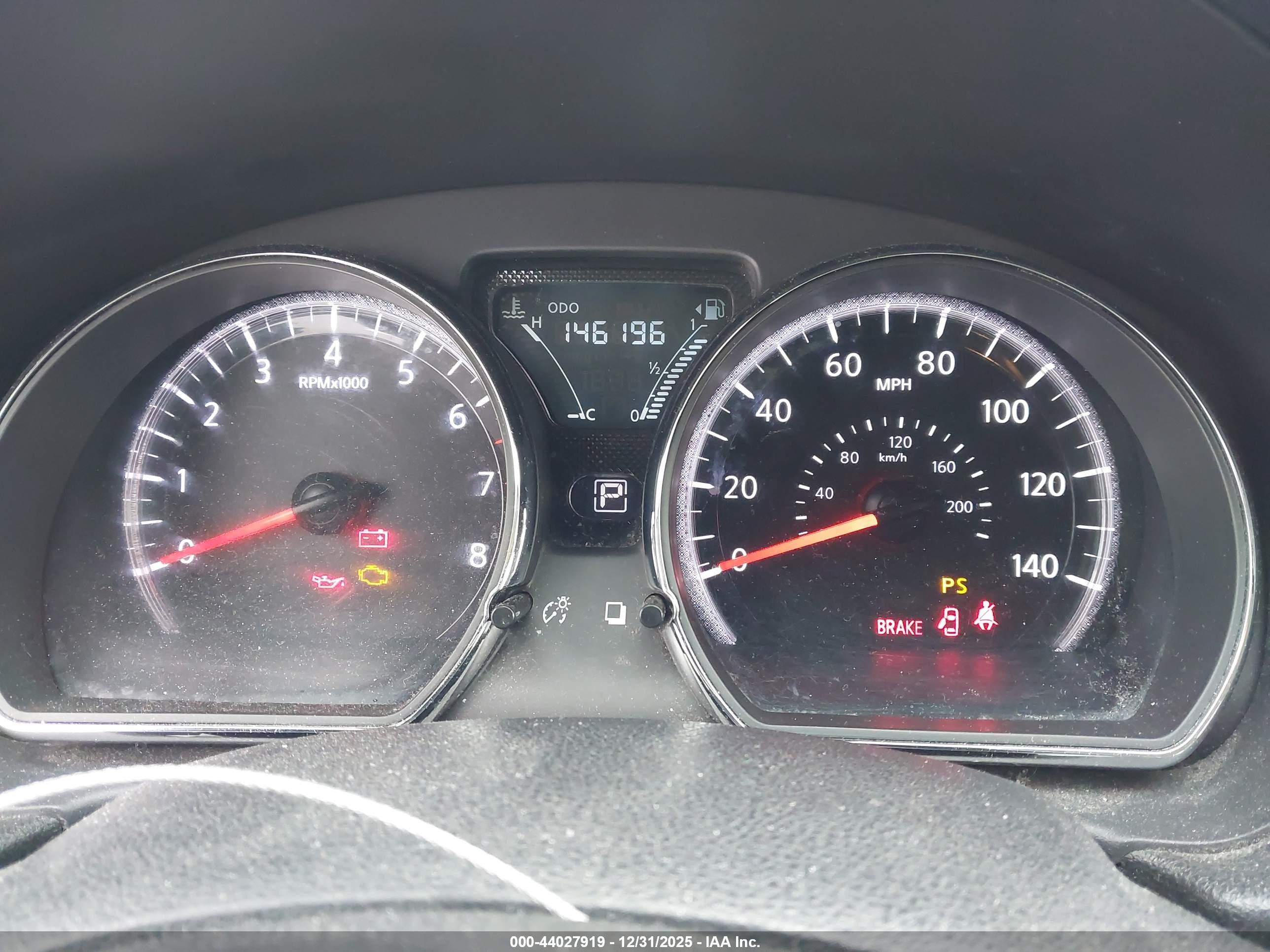 NISSAN VERSA image 7