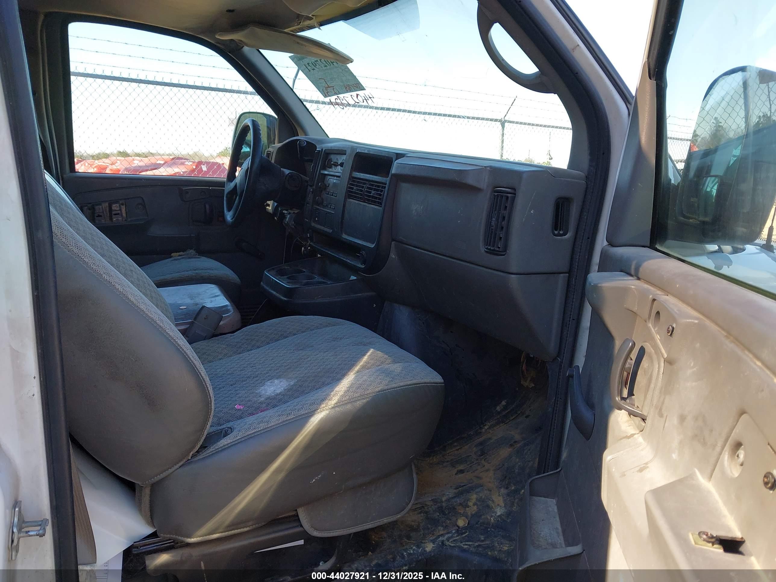 GMC SAVANA image 5