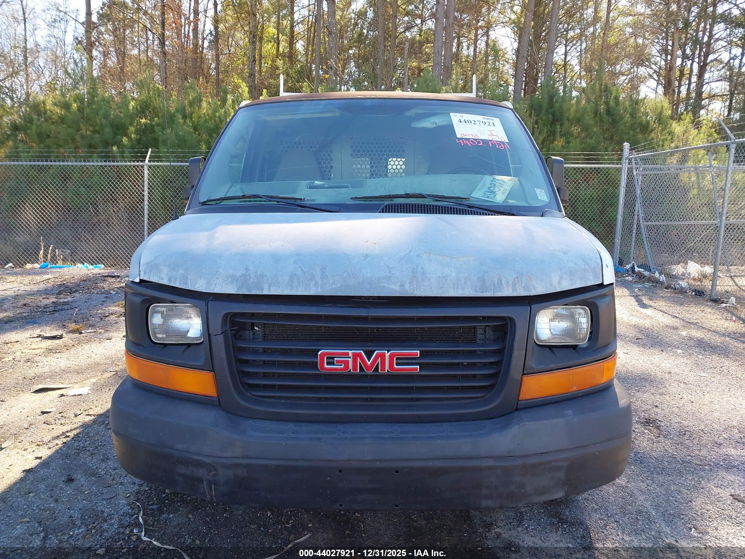 GMC SAVANA image 6