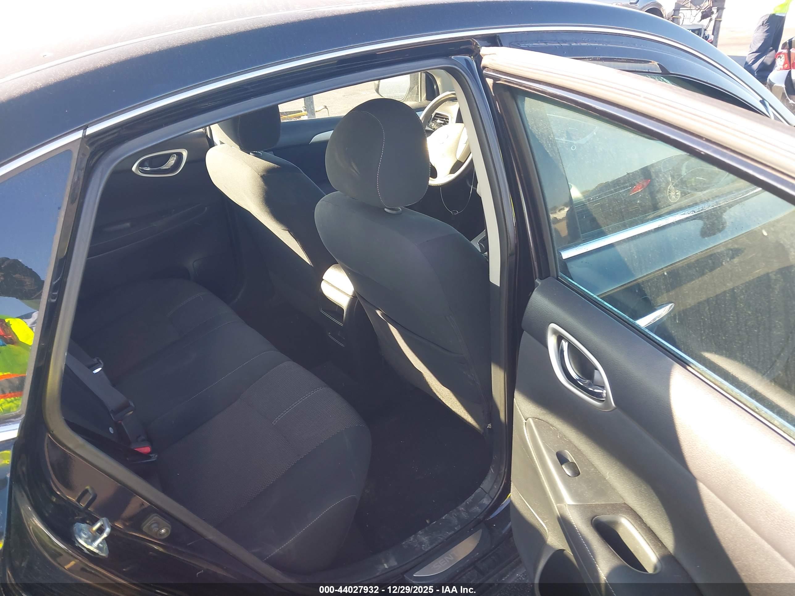 NISSAN SENTRA image 8