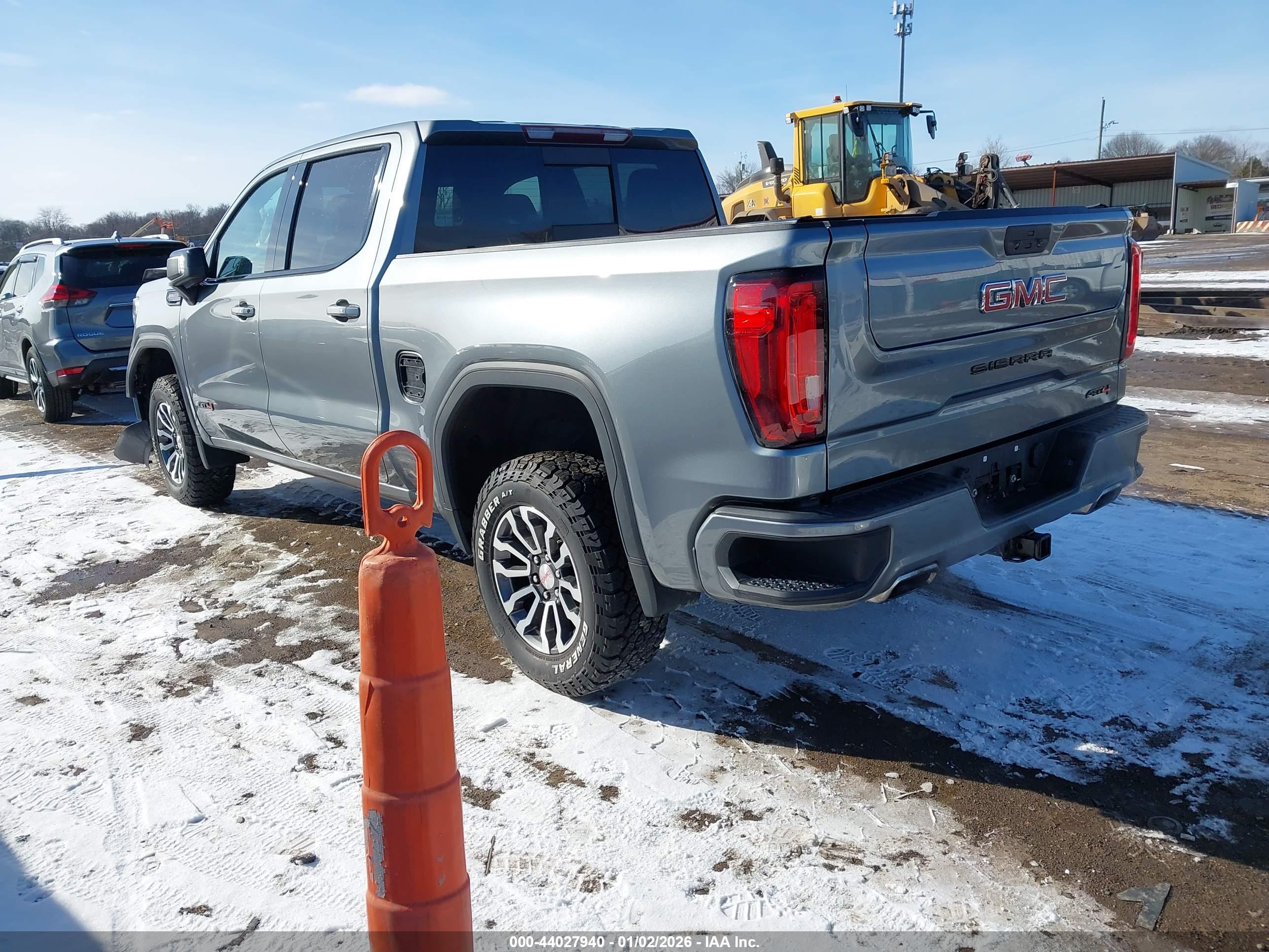 GMC SIERRA image 3