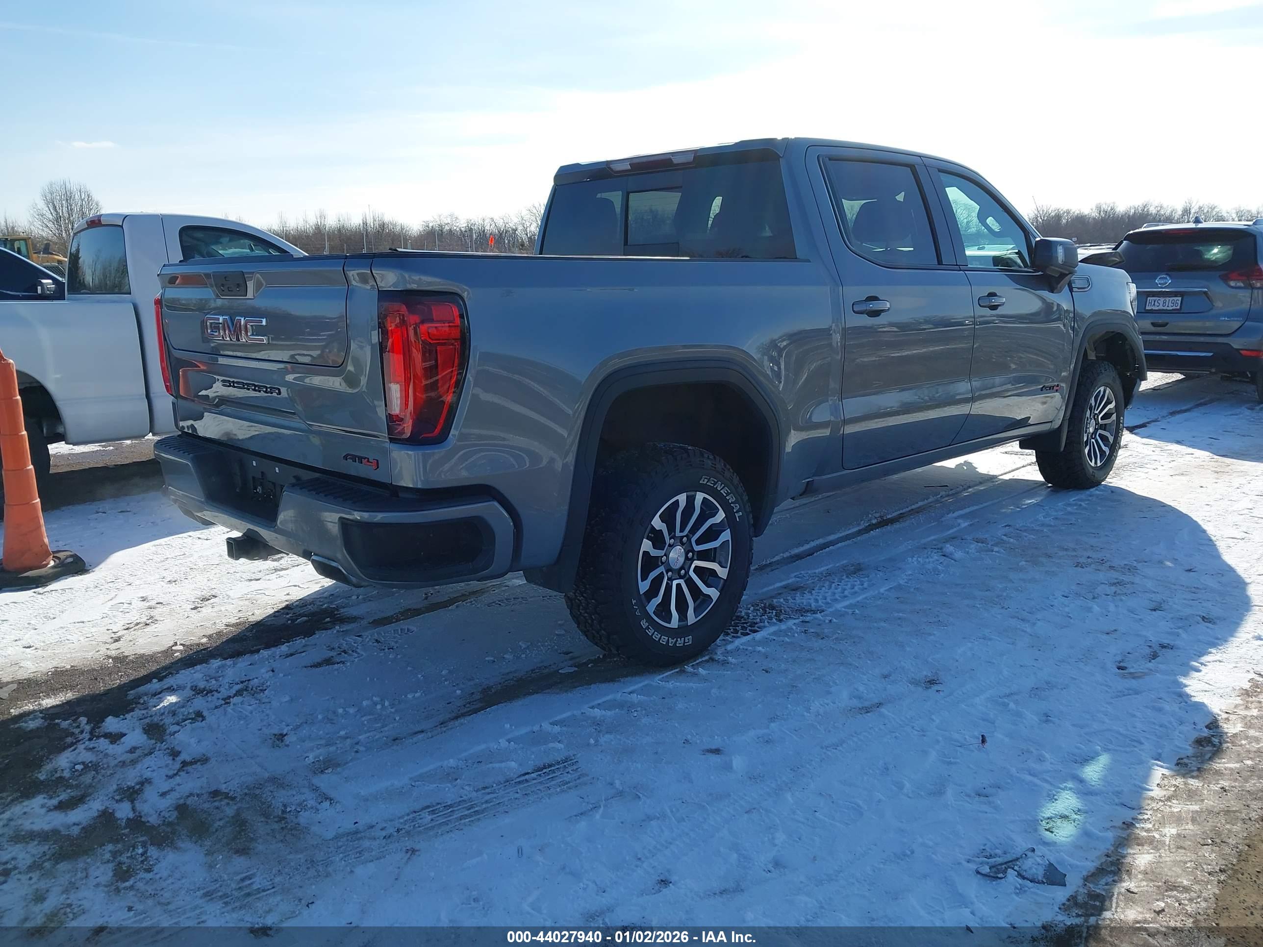 GMC SIERRA image 4