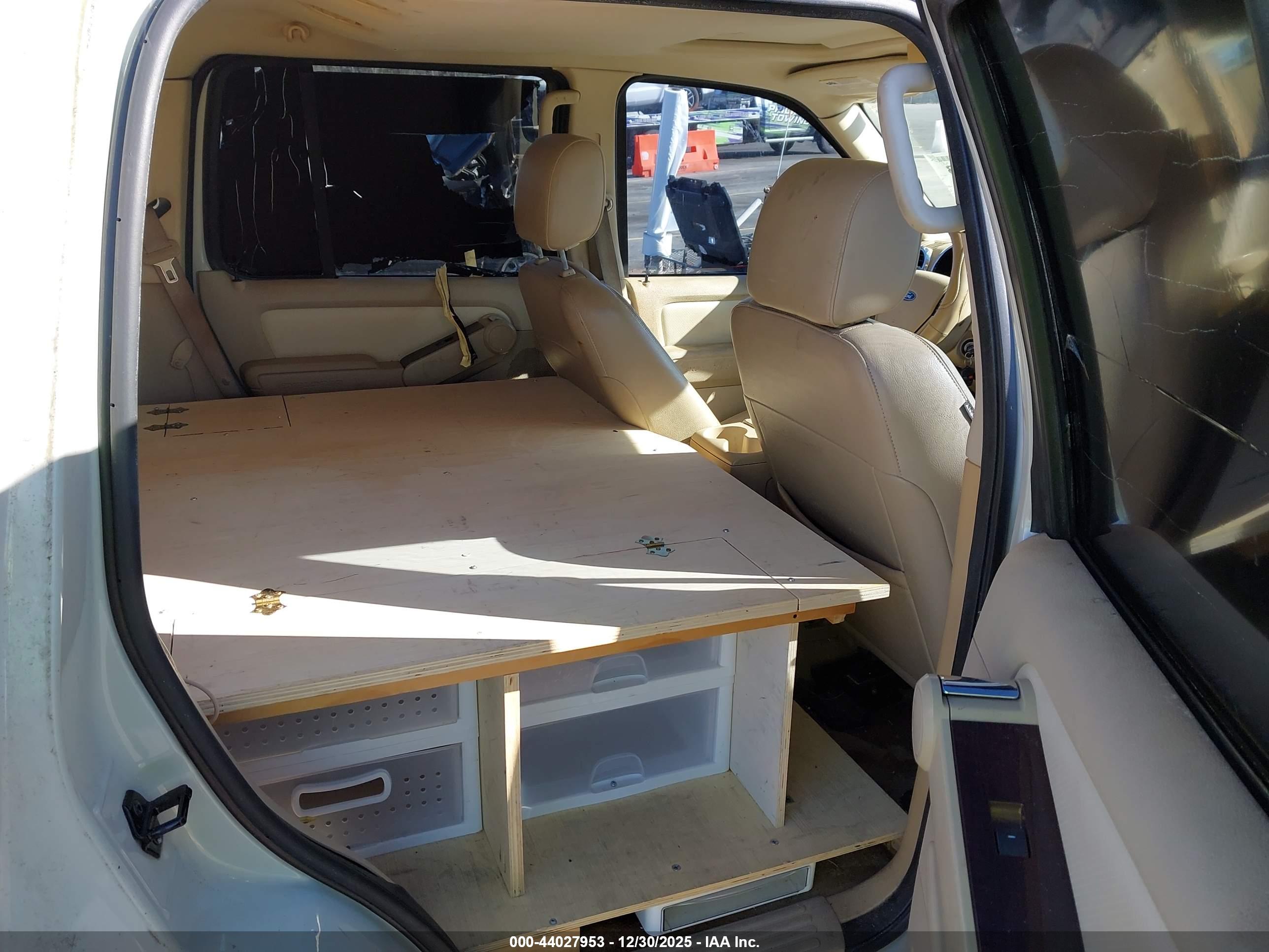 FORD EXPLORER image 8