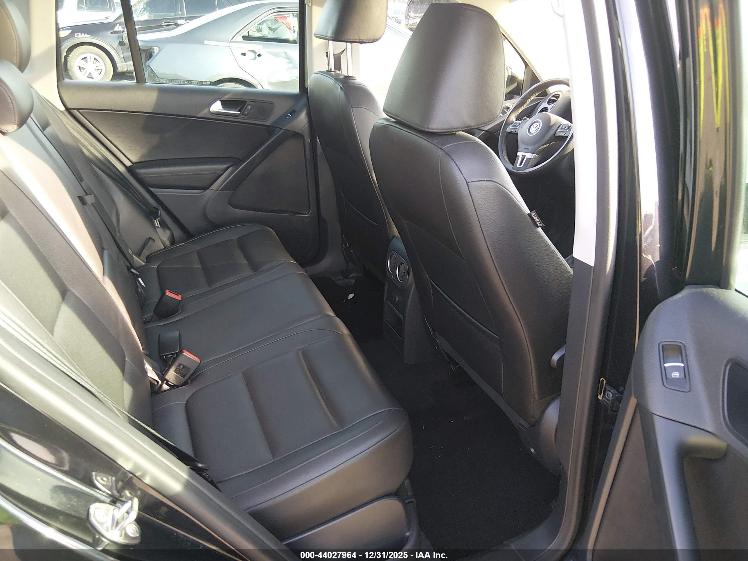 VOLKSWAGEN TIGUAN image 8
