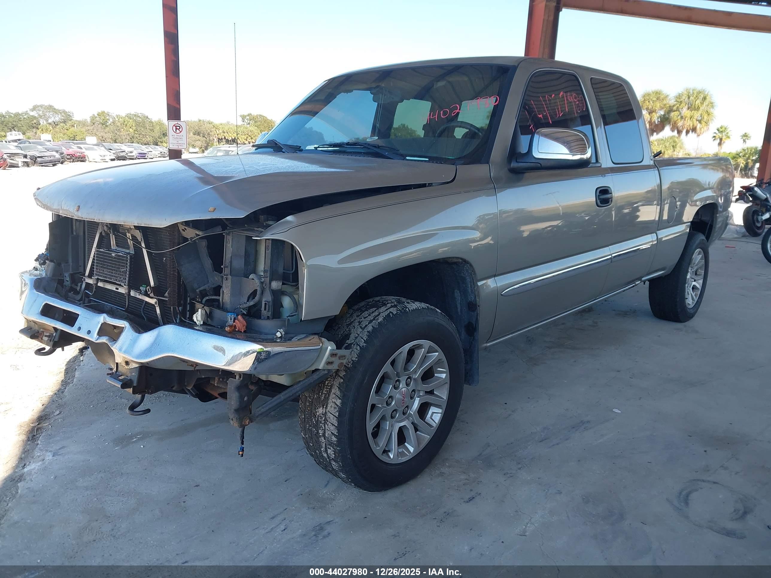 GMC SIERRA image 2