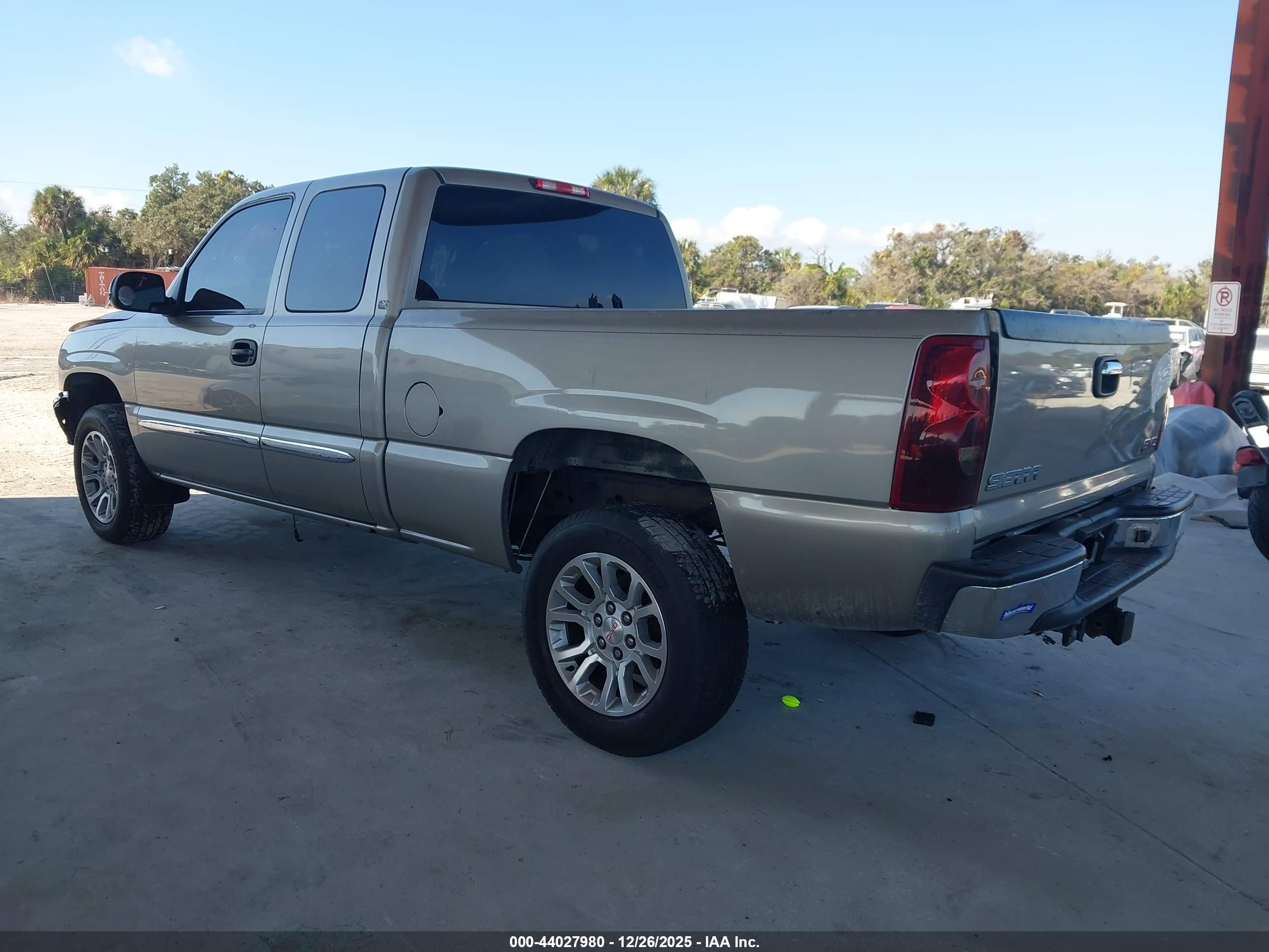 GMC SIERRA image 3