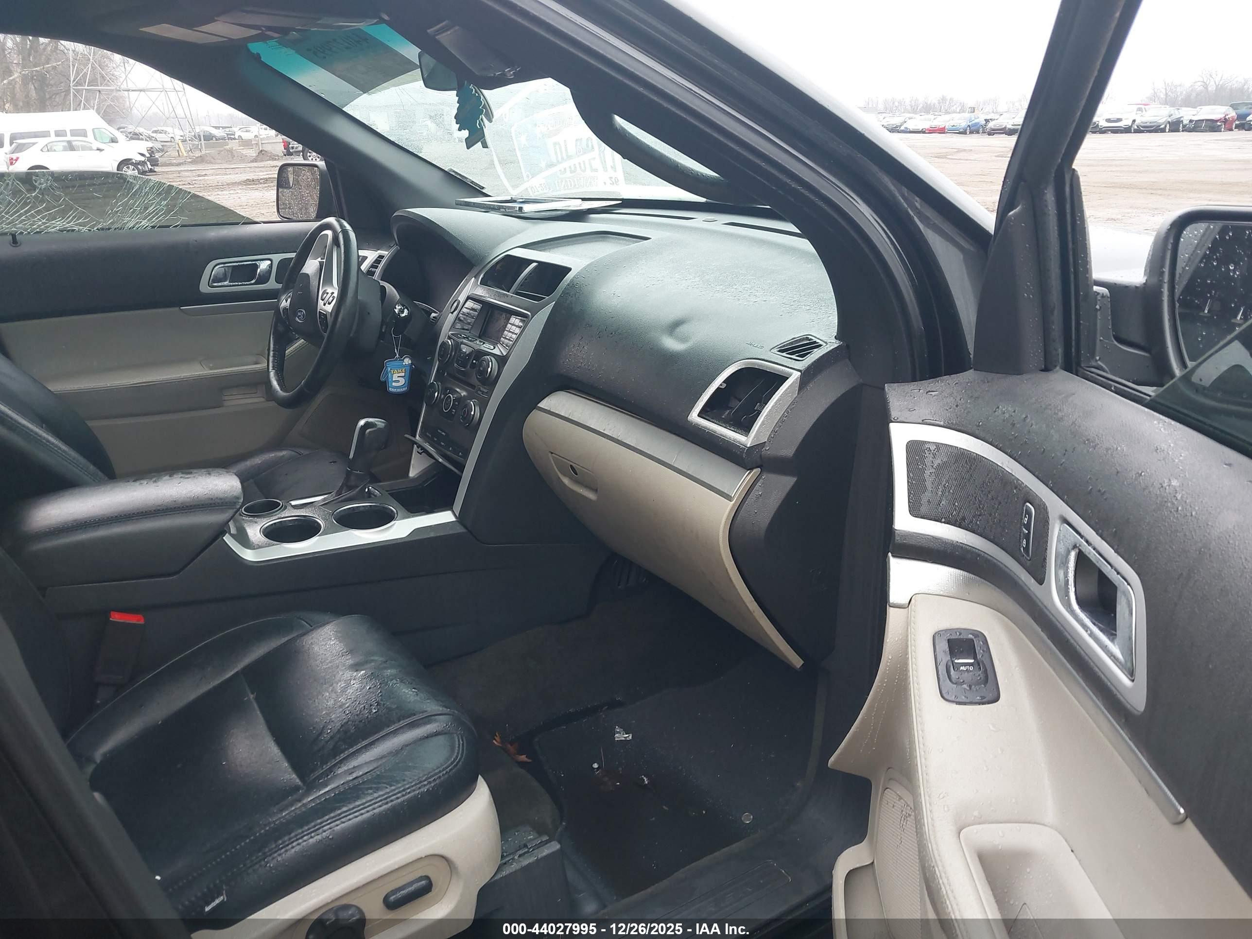 FORD EXPLORER image 5