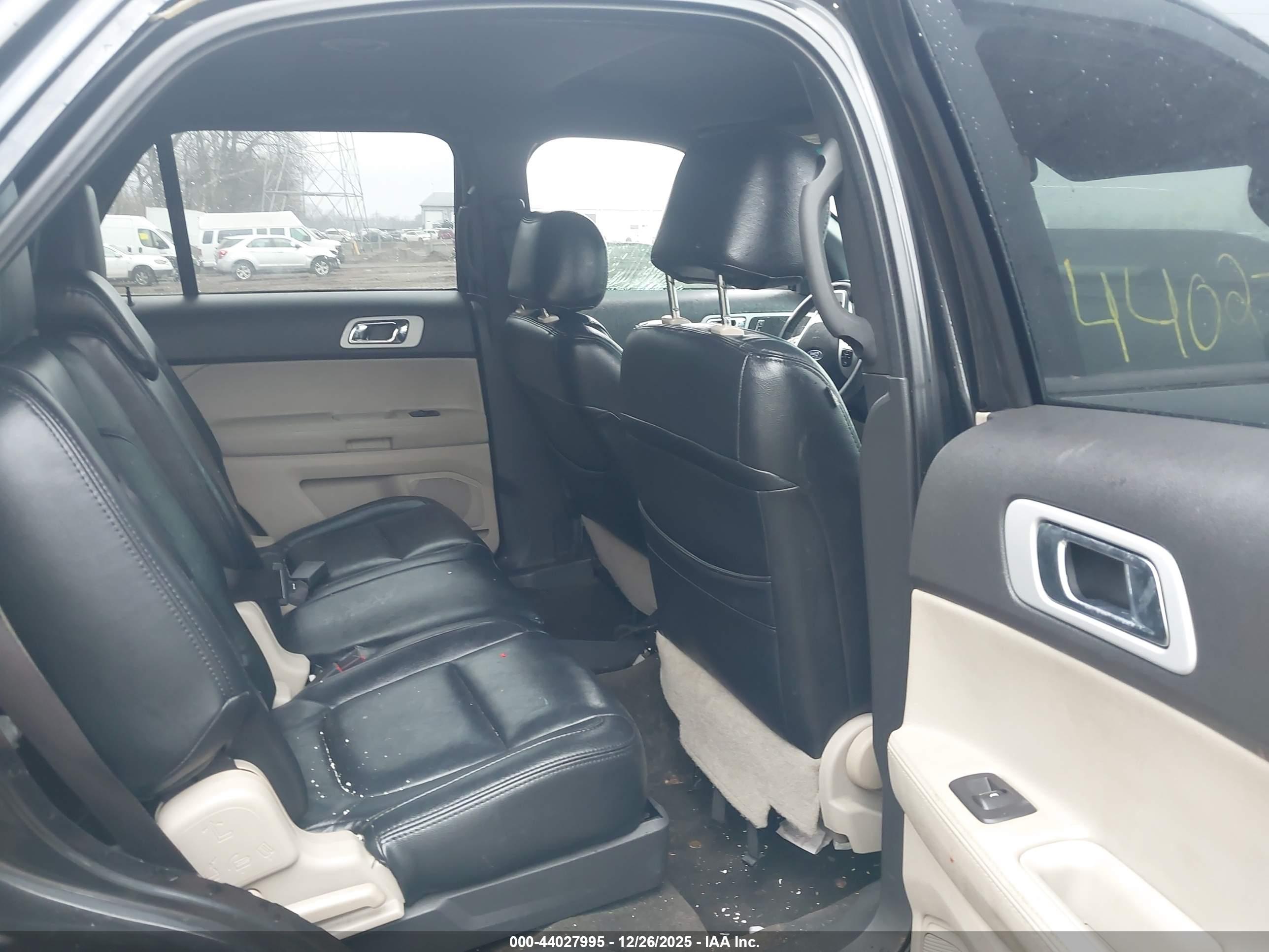 FORD EXPLORER image 8