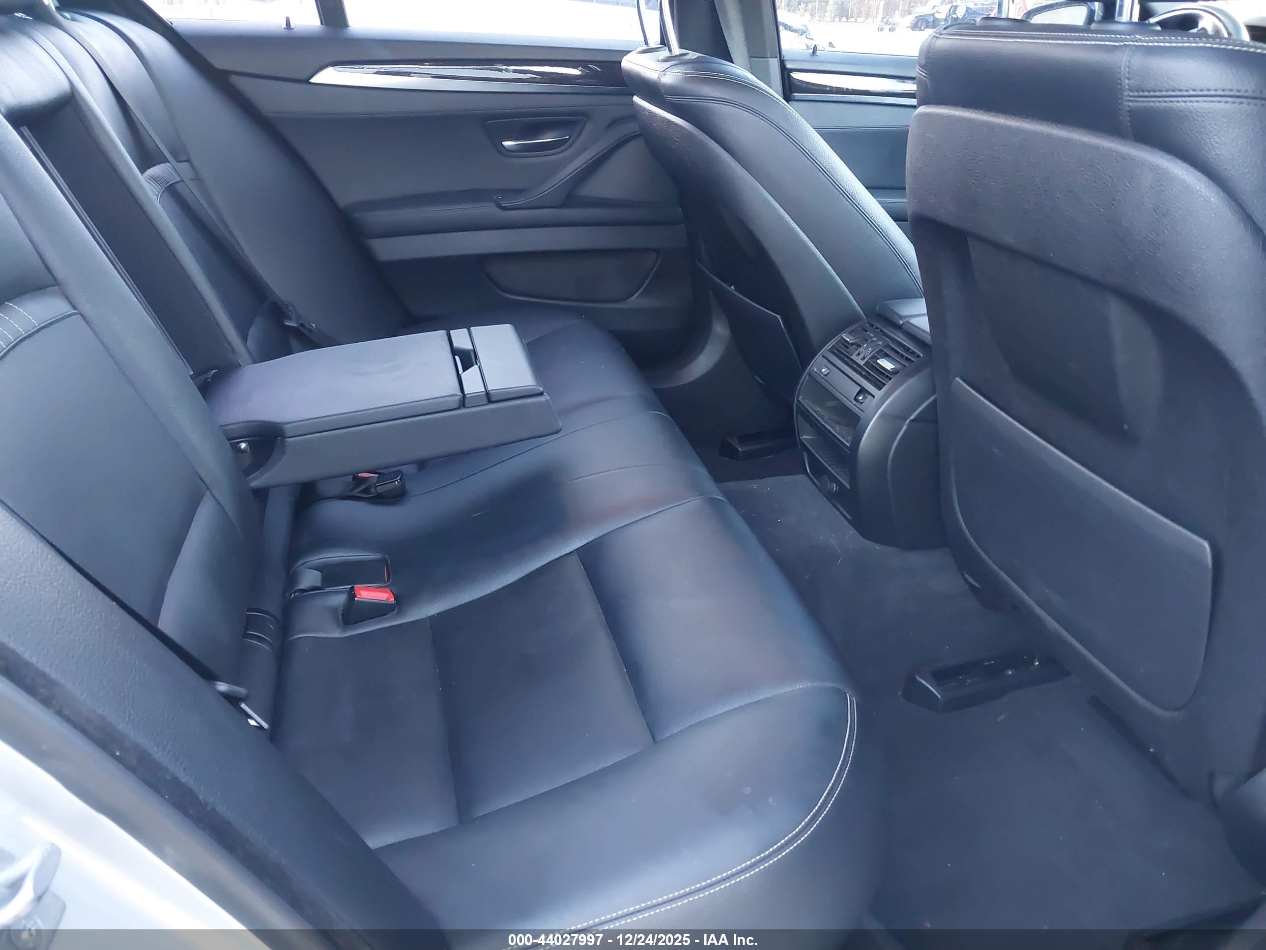 BMW 535I image 8