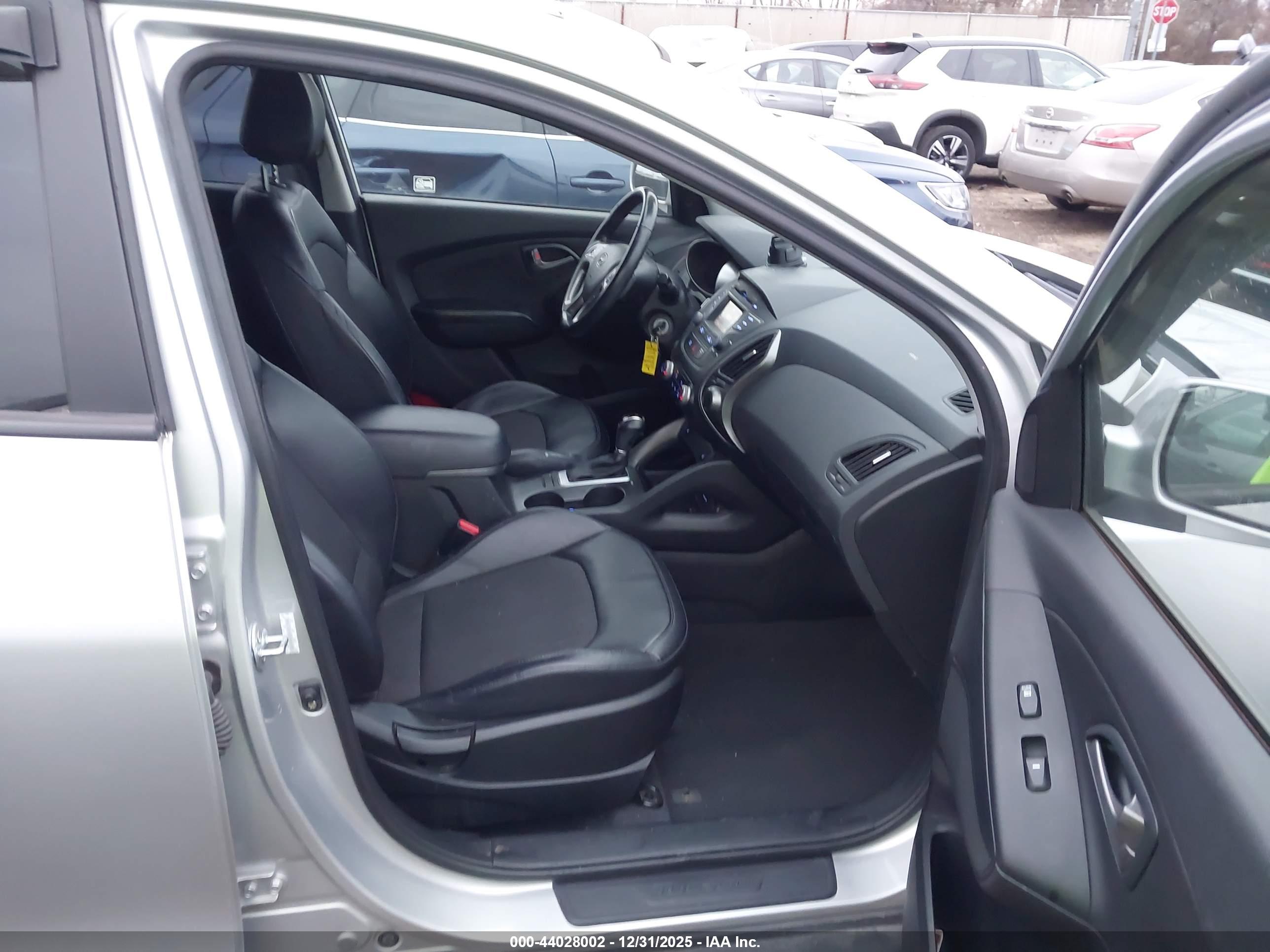 HYUNDAI TUCSON image 5