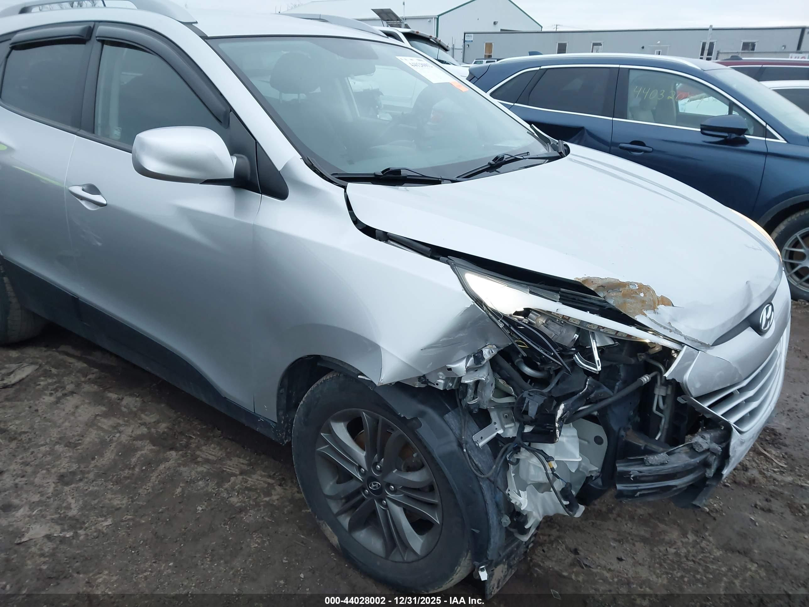 HYUNDAI TUCSON image 6