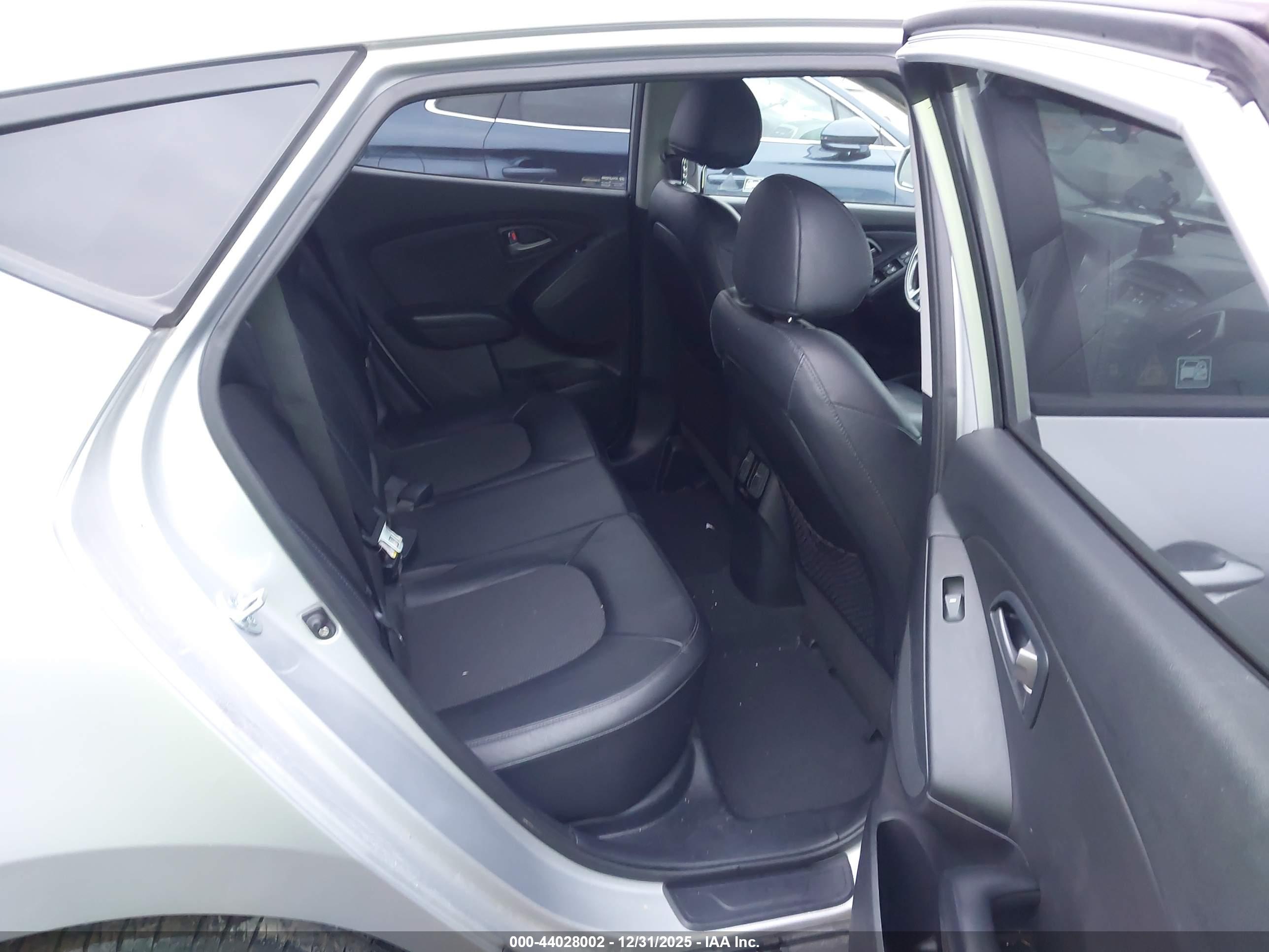 HYUNDAI TUCSON image 8
