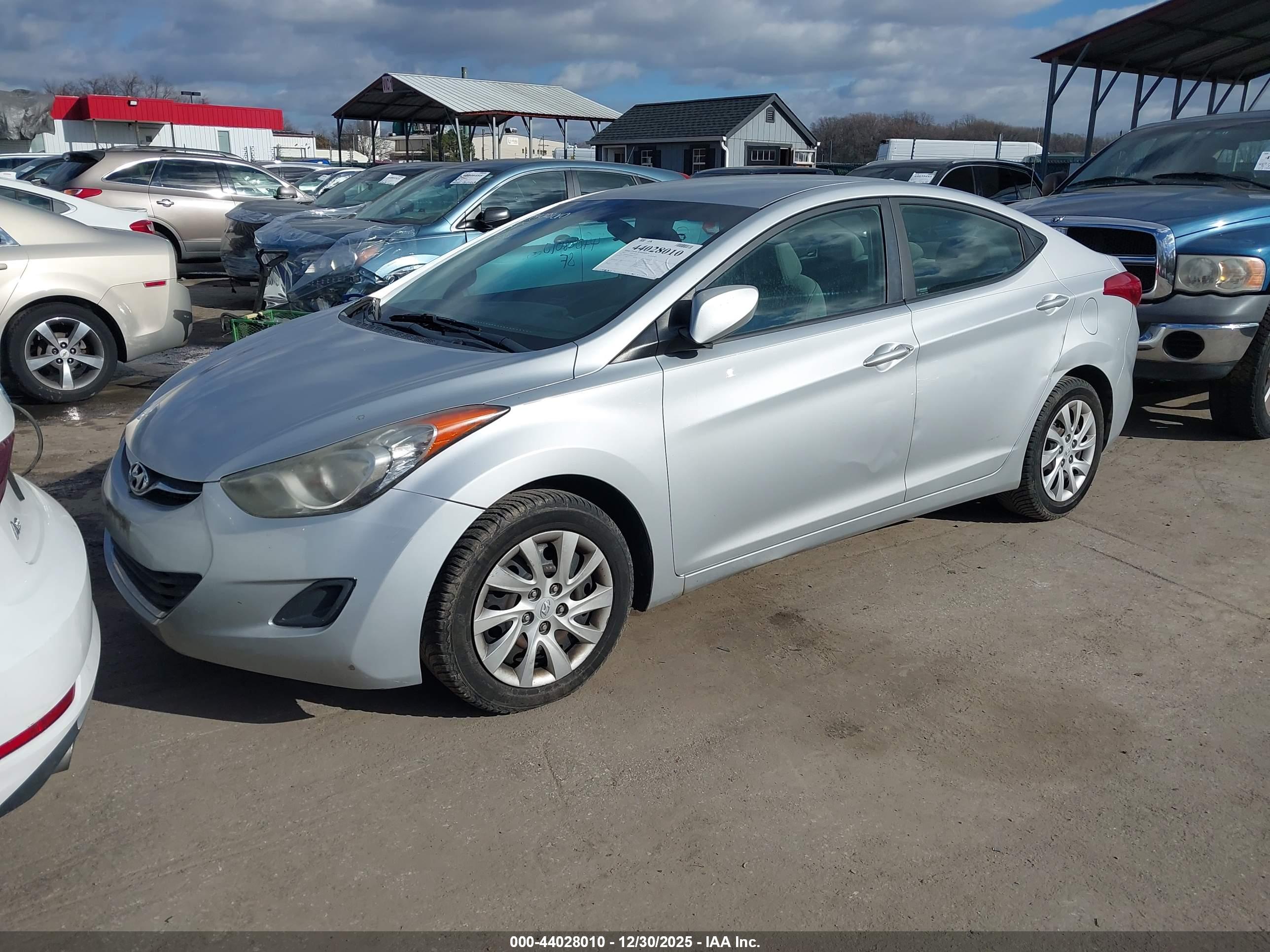 HYUNDAI ELANTRA image 2