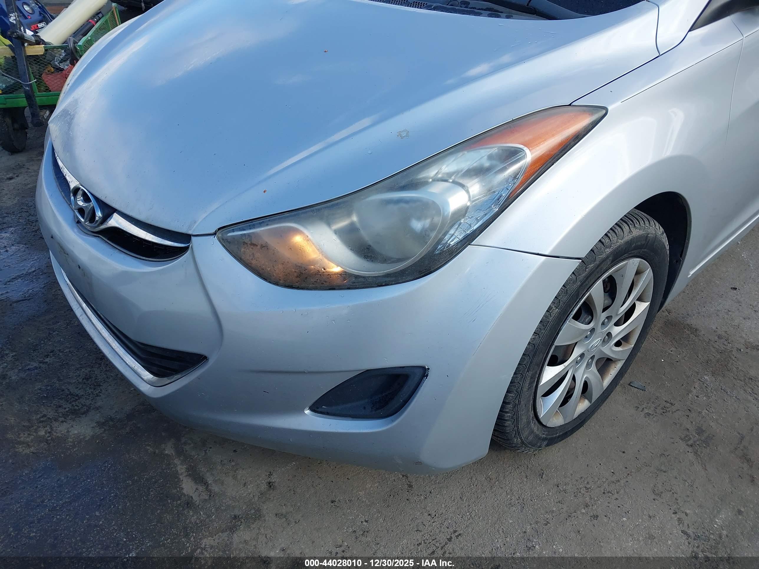 HYUNDAI ELANTRA image 6