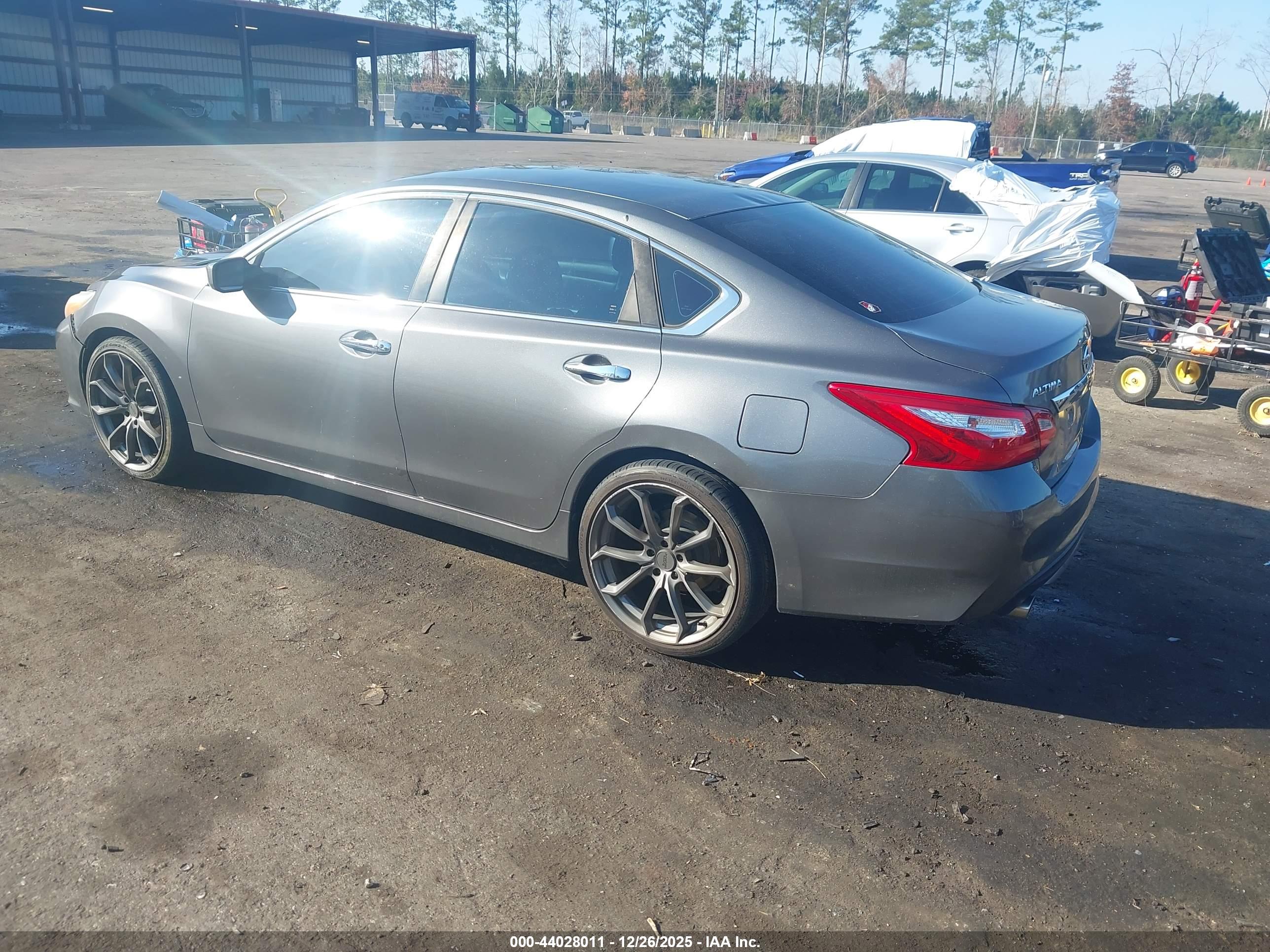 NISSAN ALTIMA image 3