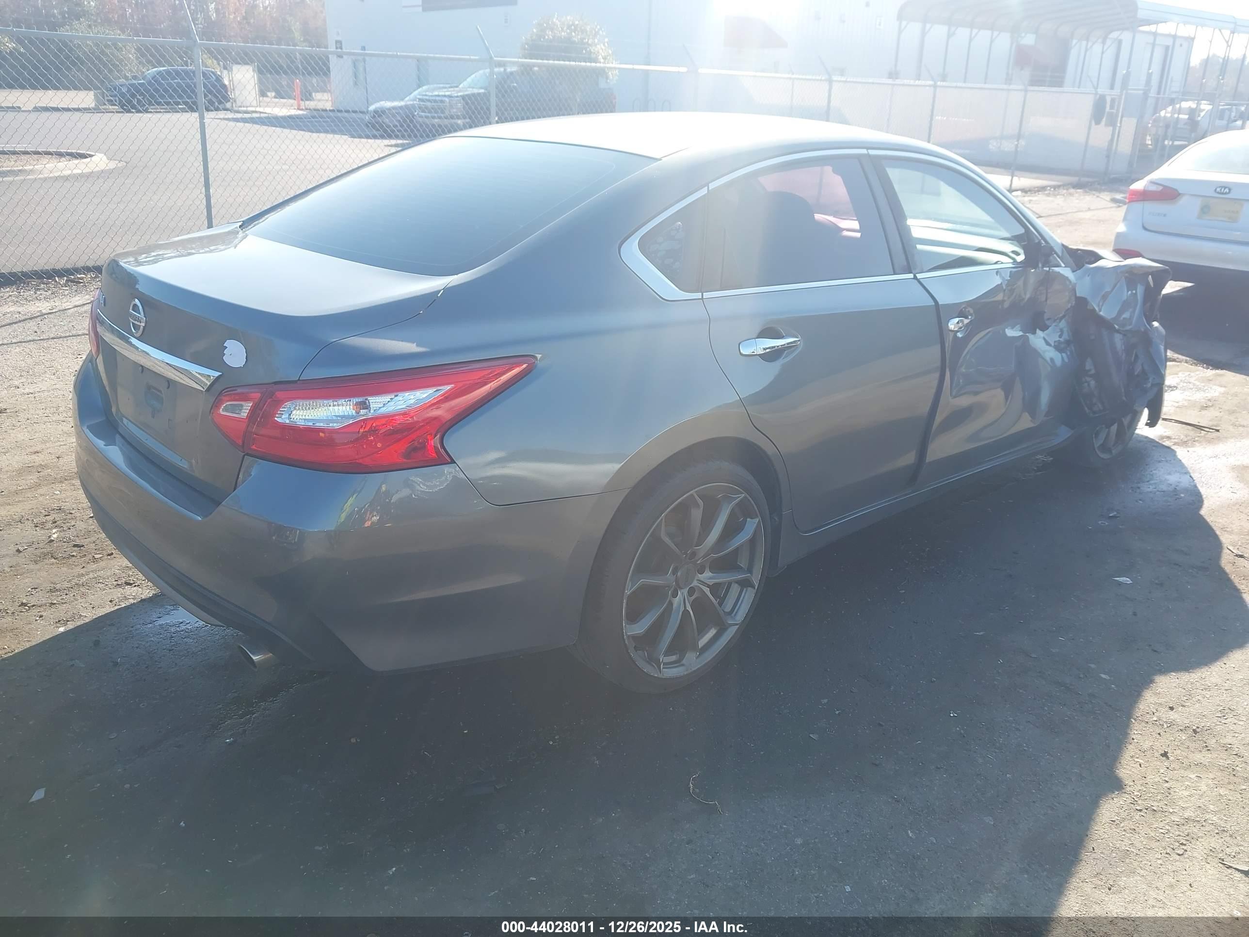 NISSAN ALTIMA image 4
