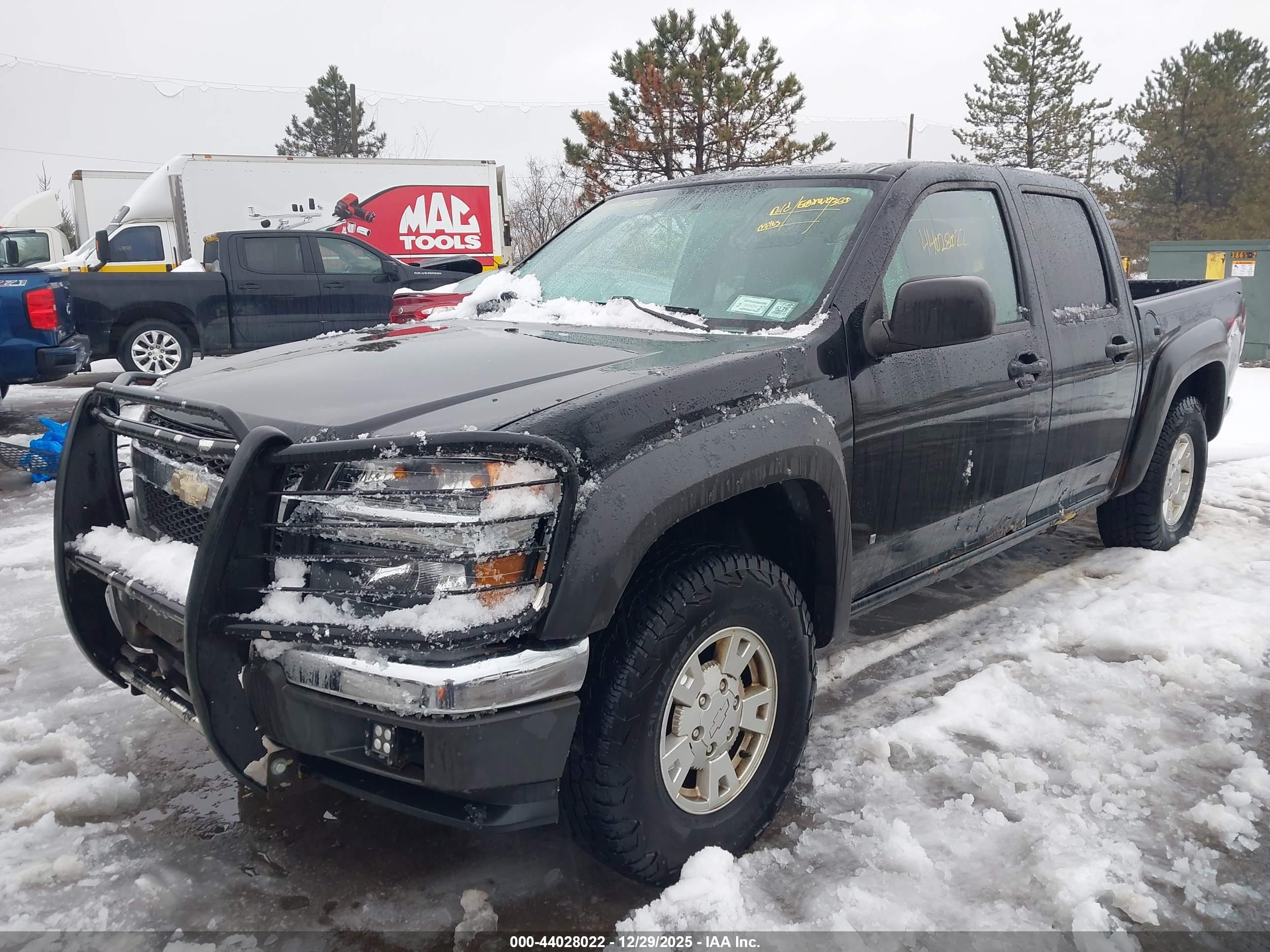 CHEVROLET COLORADO image 2
