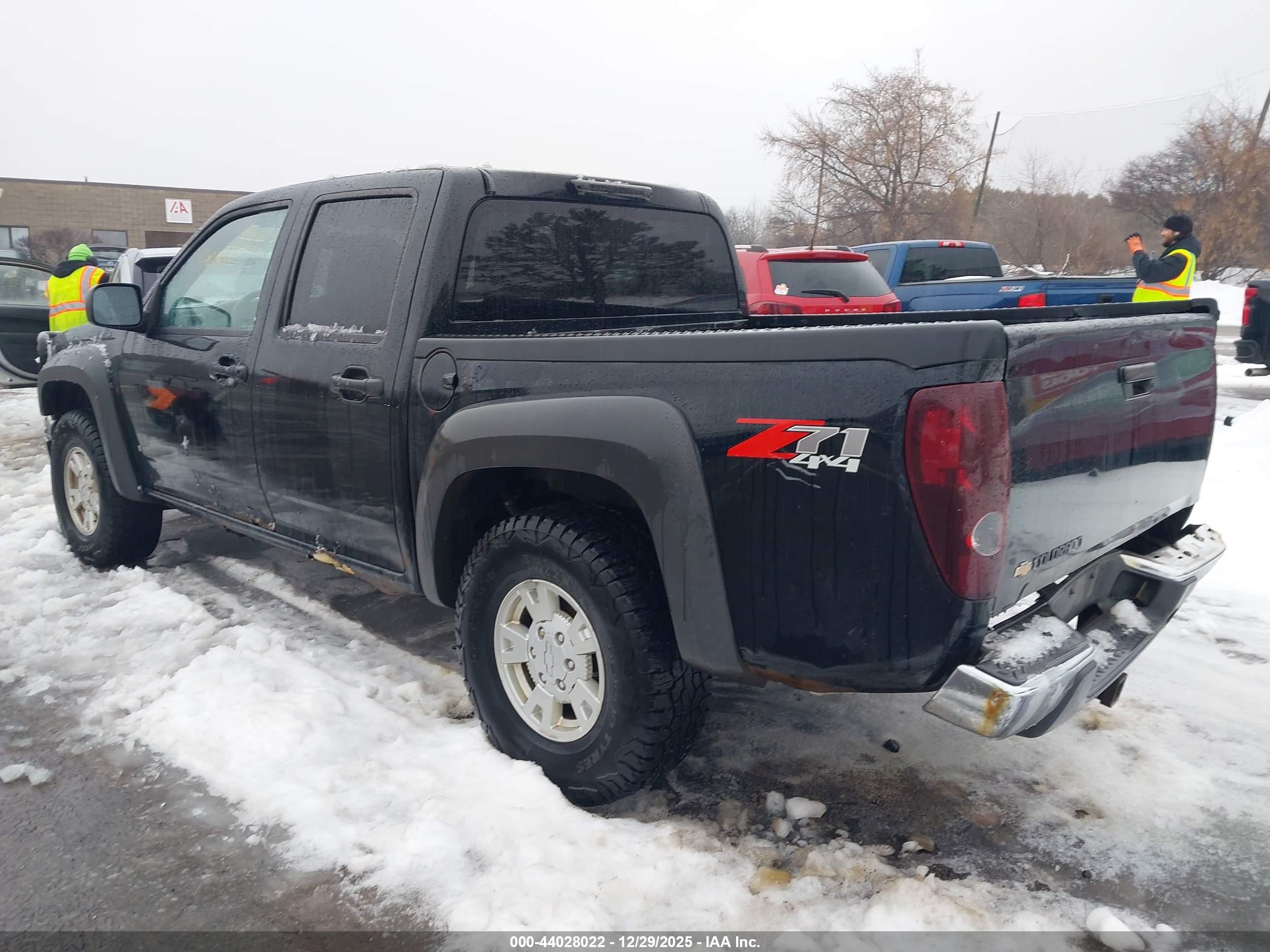 CHEVROLET COLORADO image 3