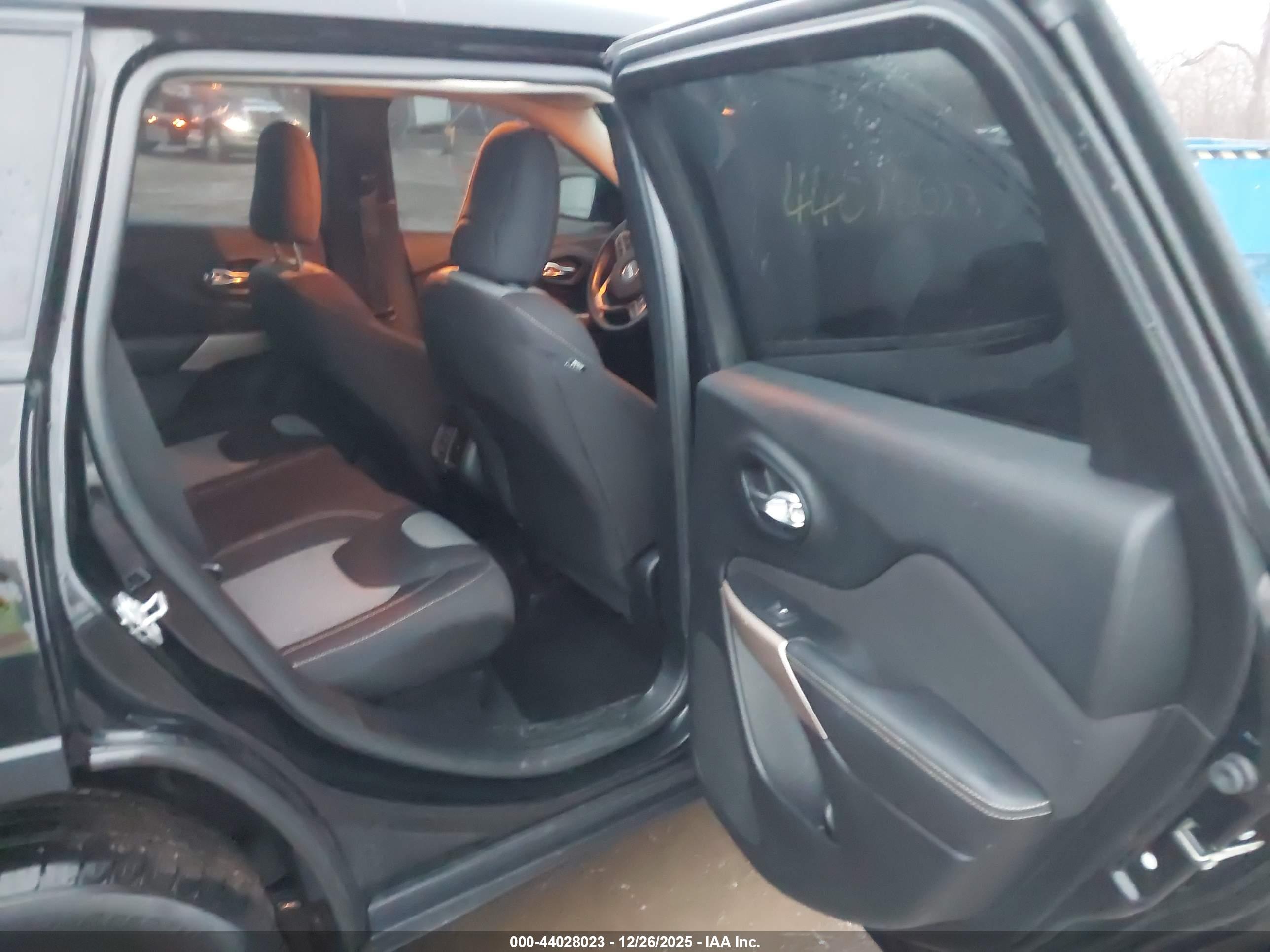 JEEP CHEROKEE image 8
