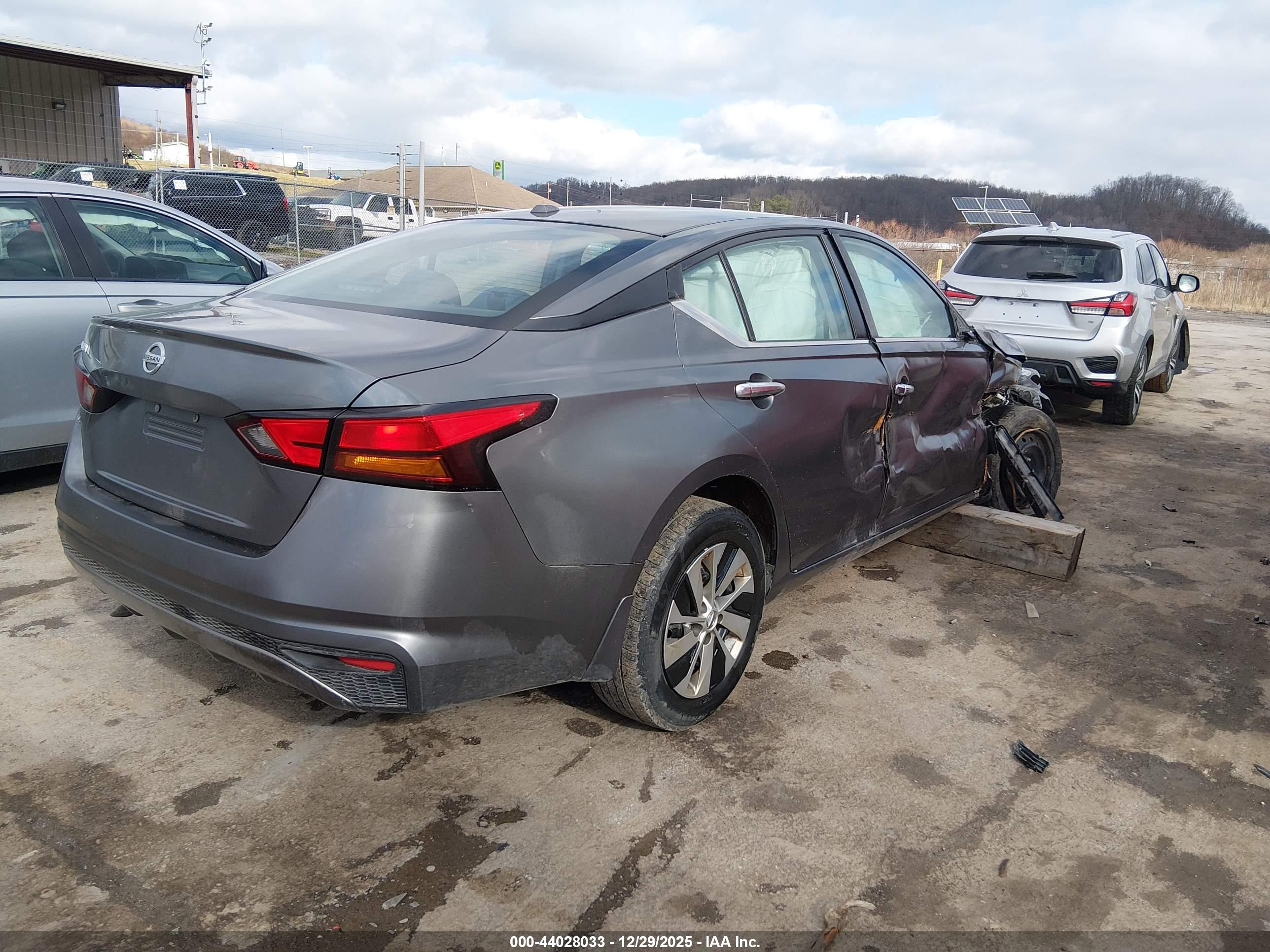NISSAN ALTIMA image 4