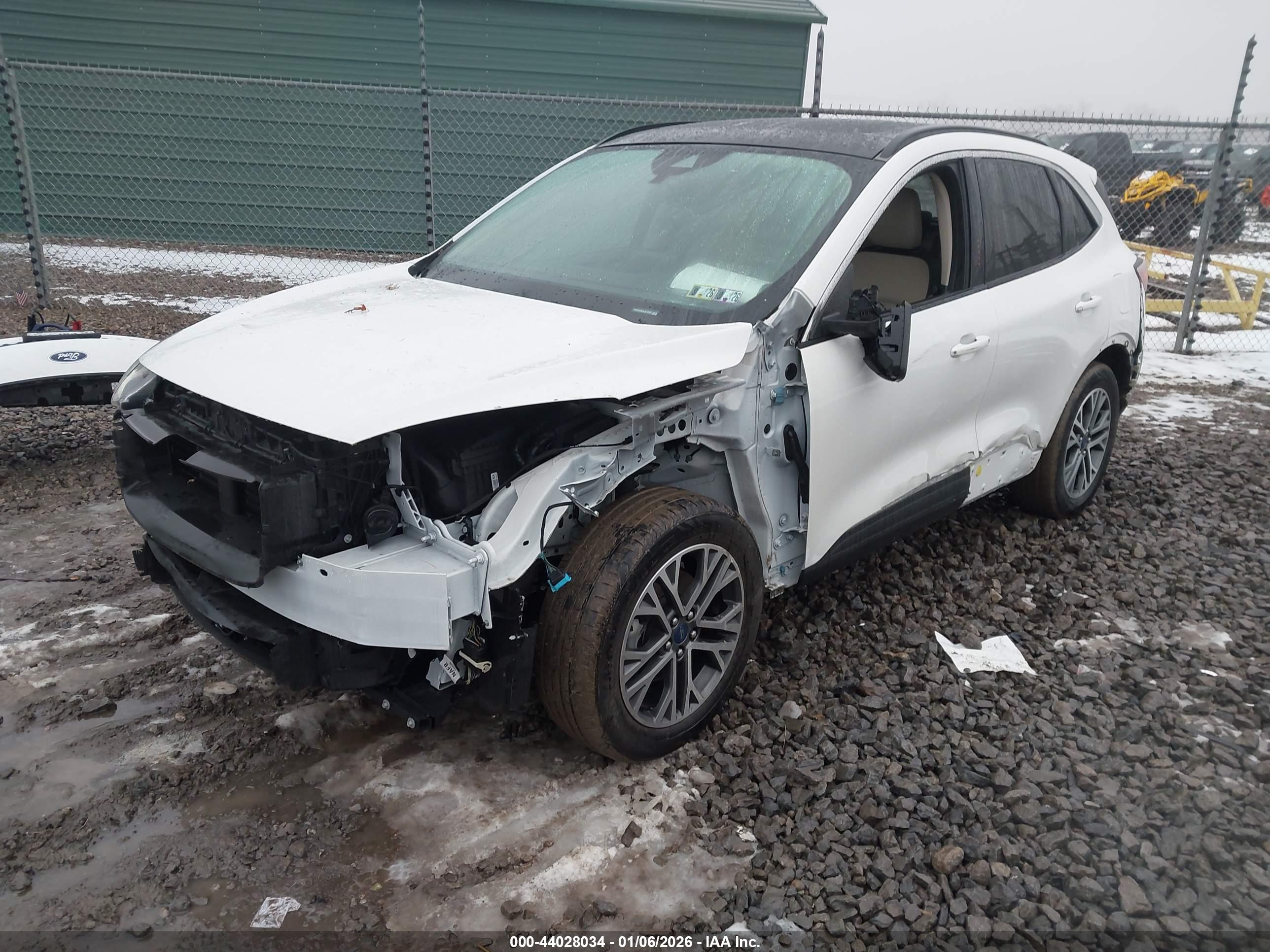 FORD ESCAPE image 2