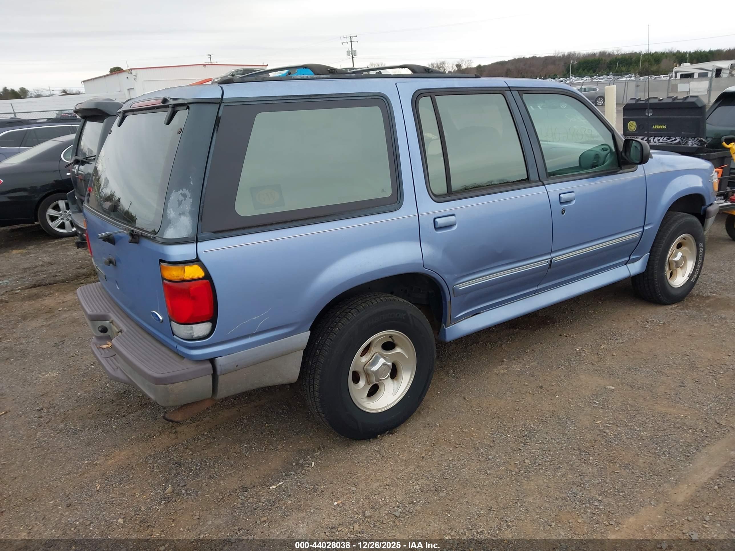 FORD EXPLORER image 4