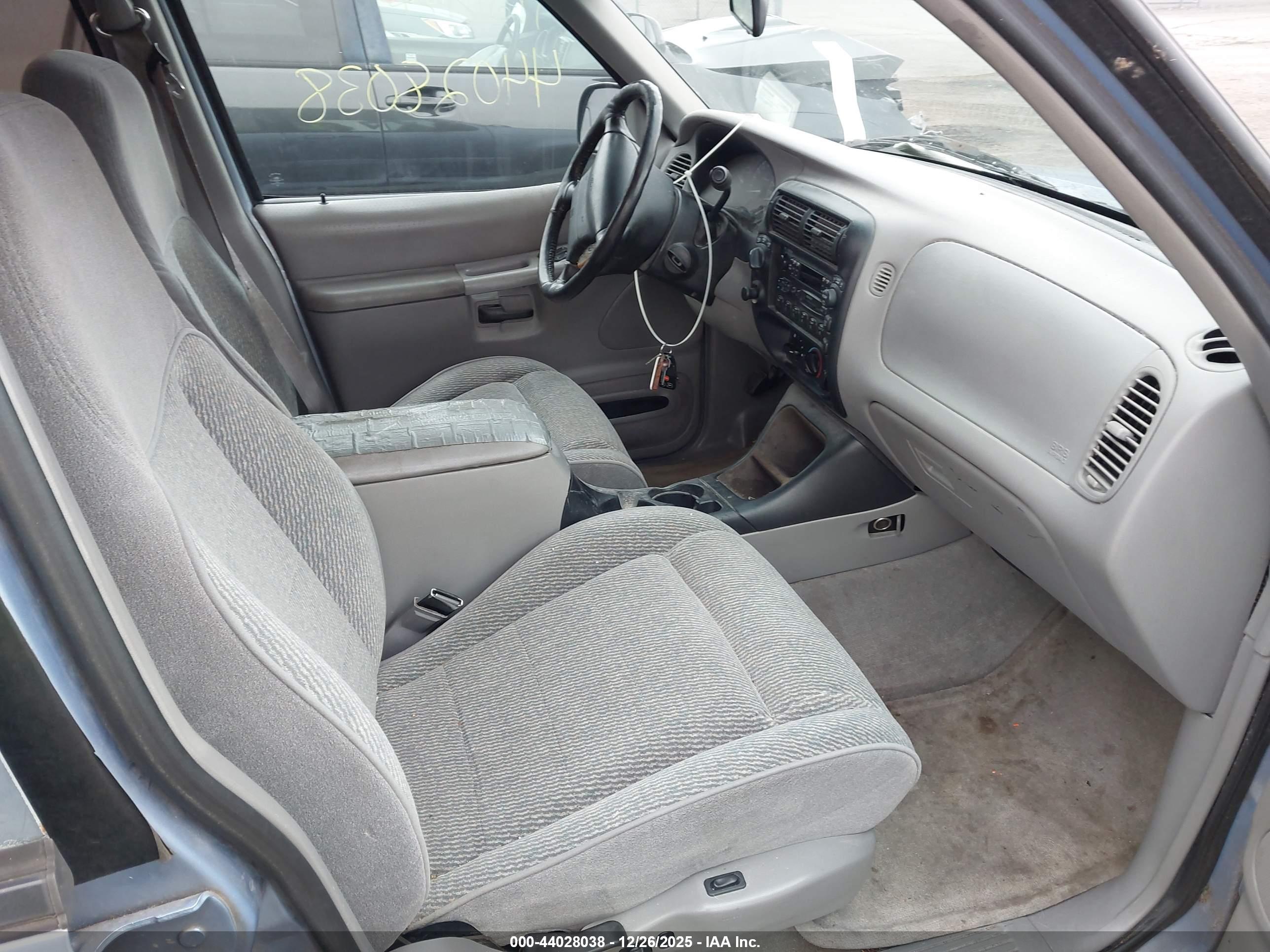 FORD EXPLORER image 5