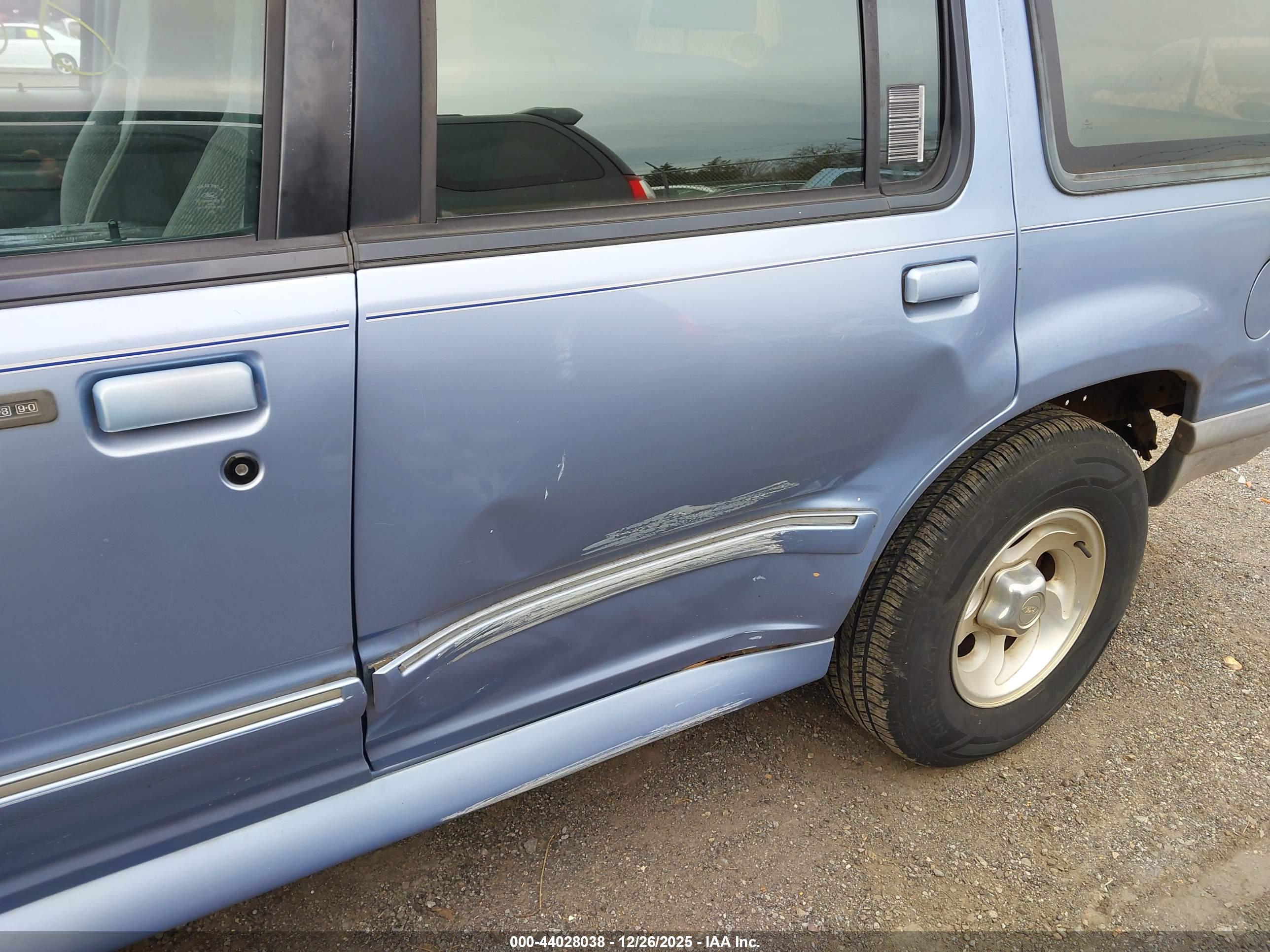 FORD EXPLORER image 6
