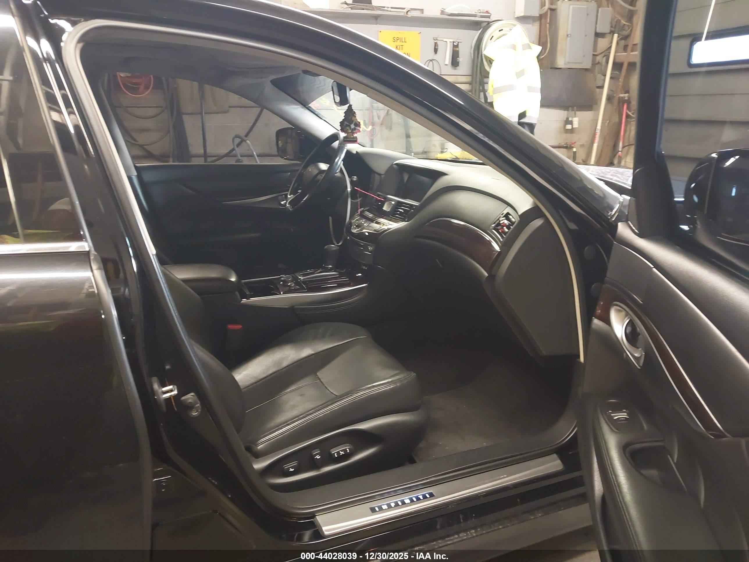 INFINITI M37X image 5