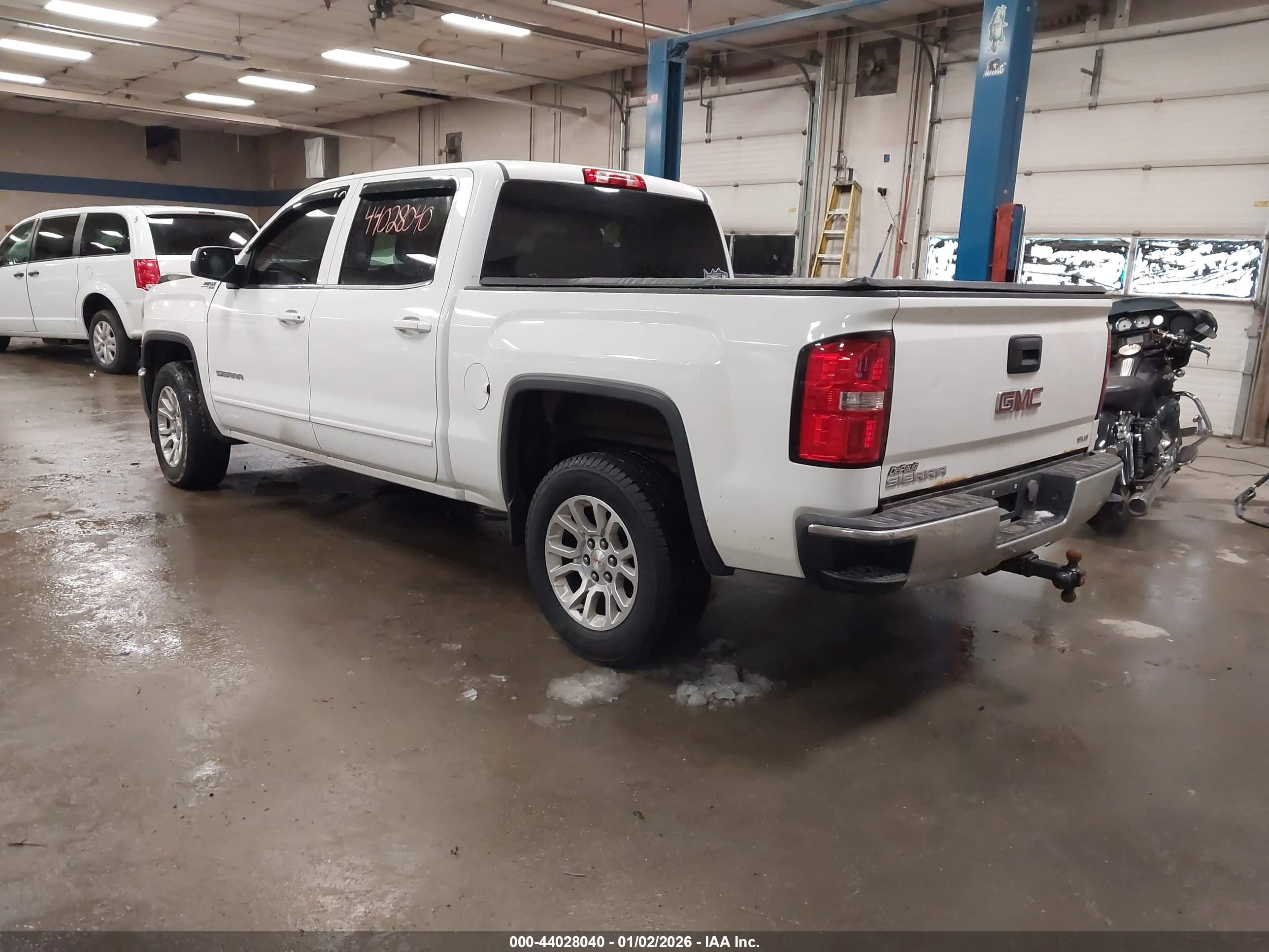GMC SIERRA image 3