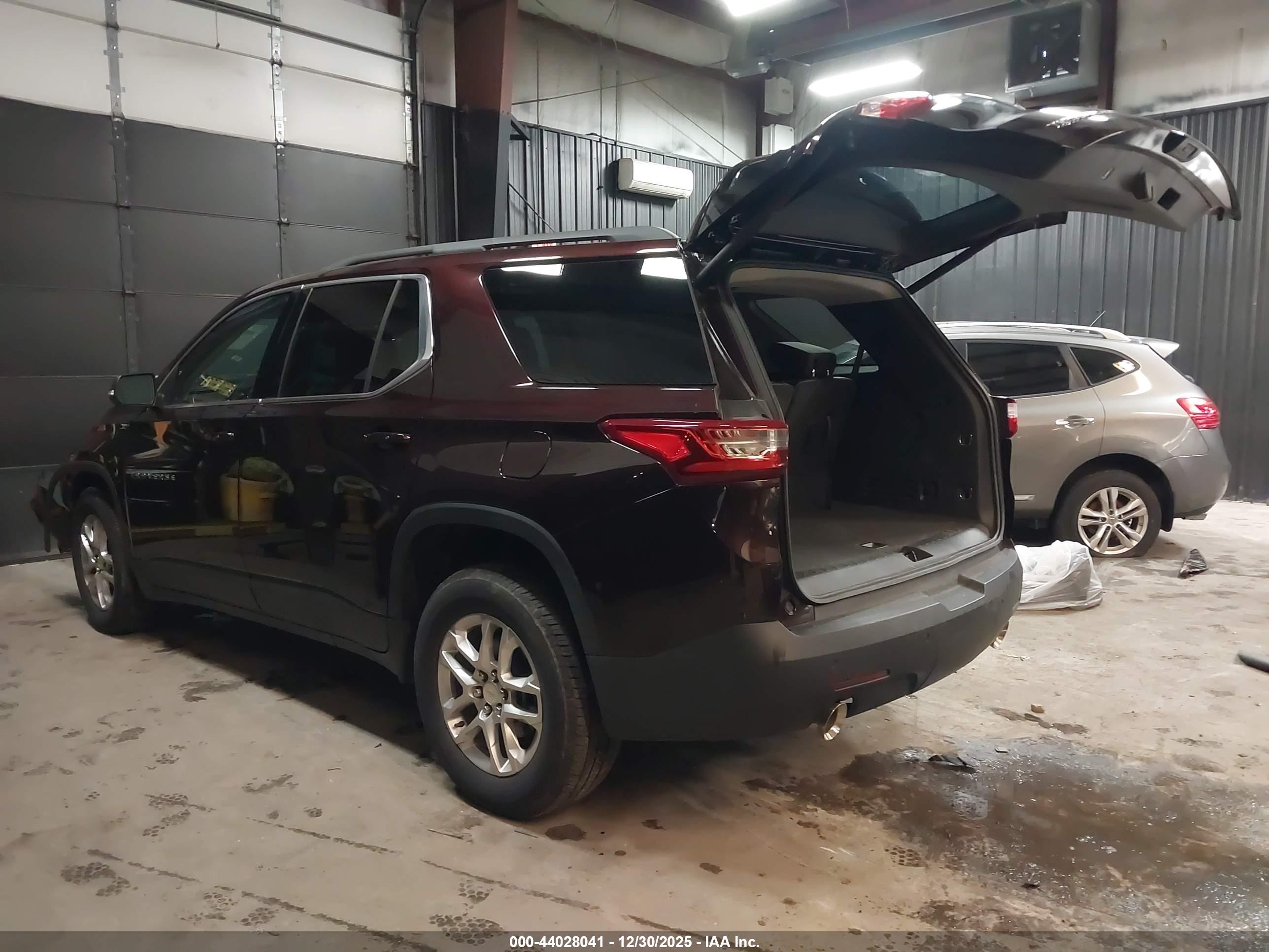 CHEVROLET TRAVERSE image 3