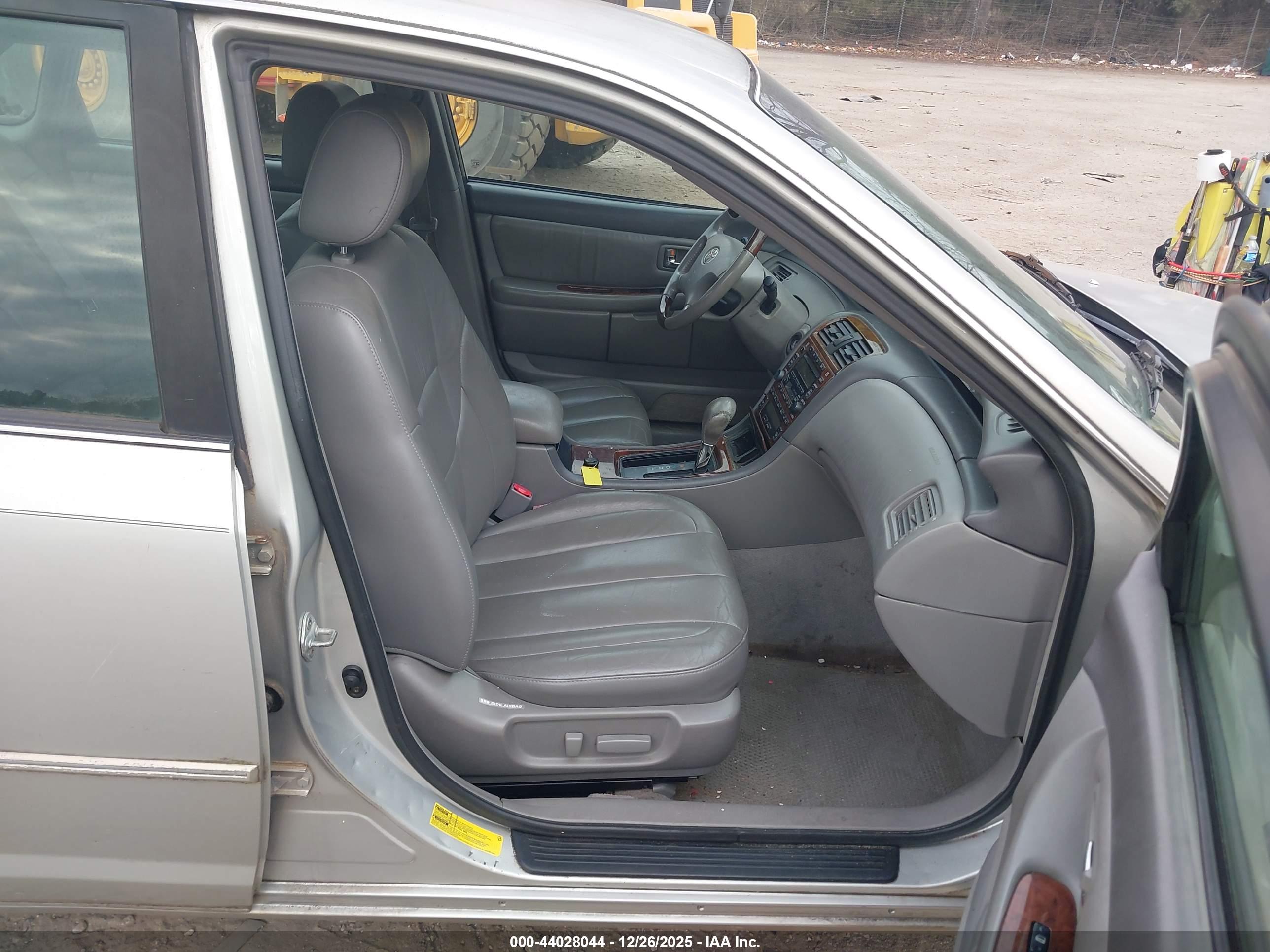 TOYOTA AVALON image 5