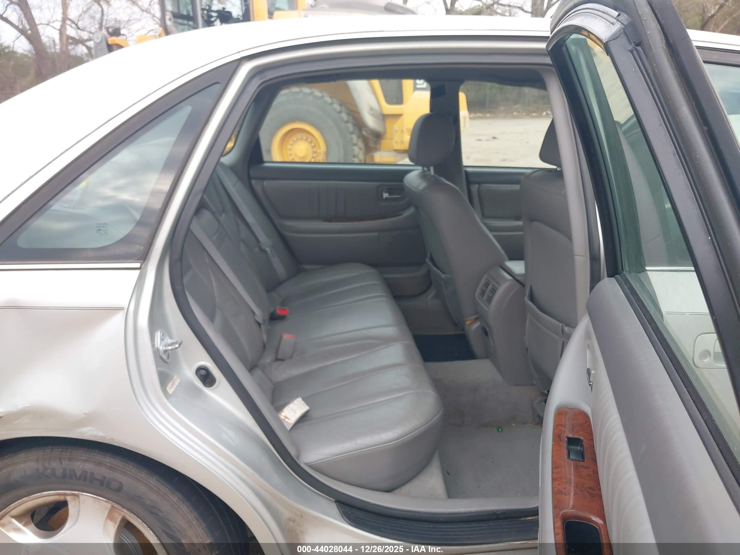 TOYOTA AVALON image 8